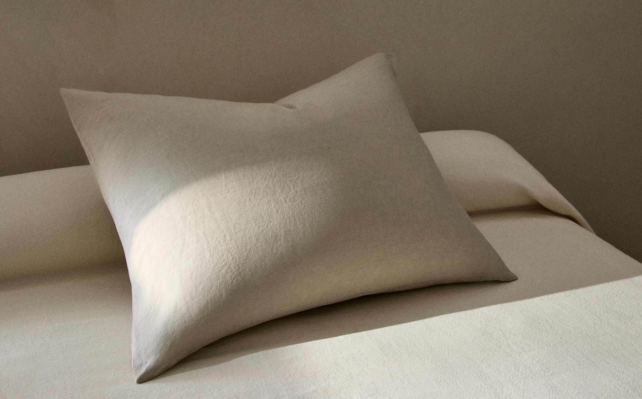 ZARA HOME リネン　ベッドカバーと枕カバー2枚セット リネン ベッドカバー | Zara Home 日本/Japan