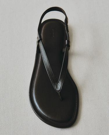 PLATTE LEREN SANDAAL