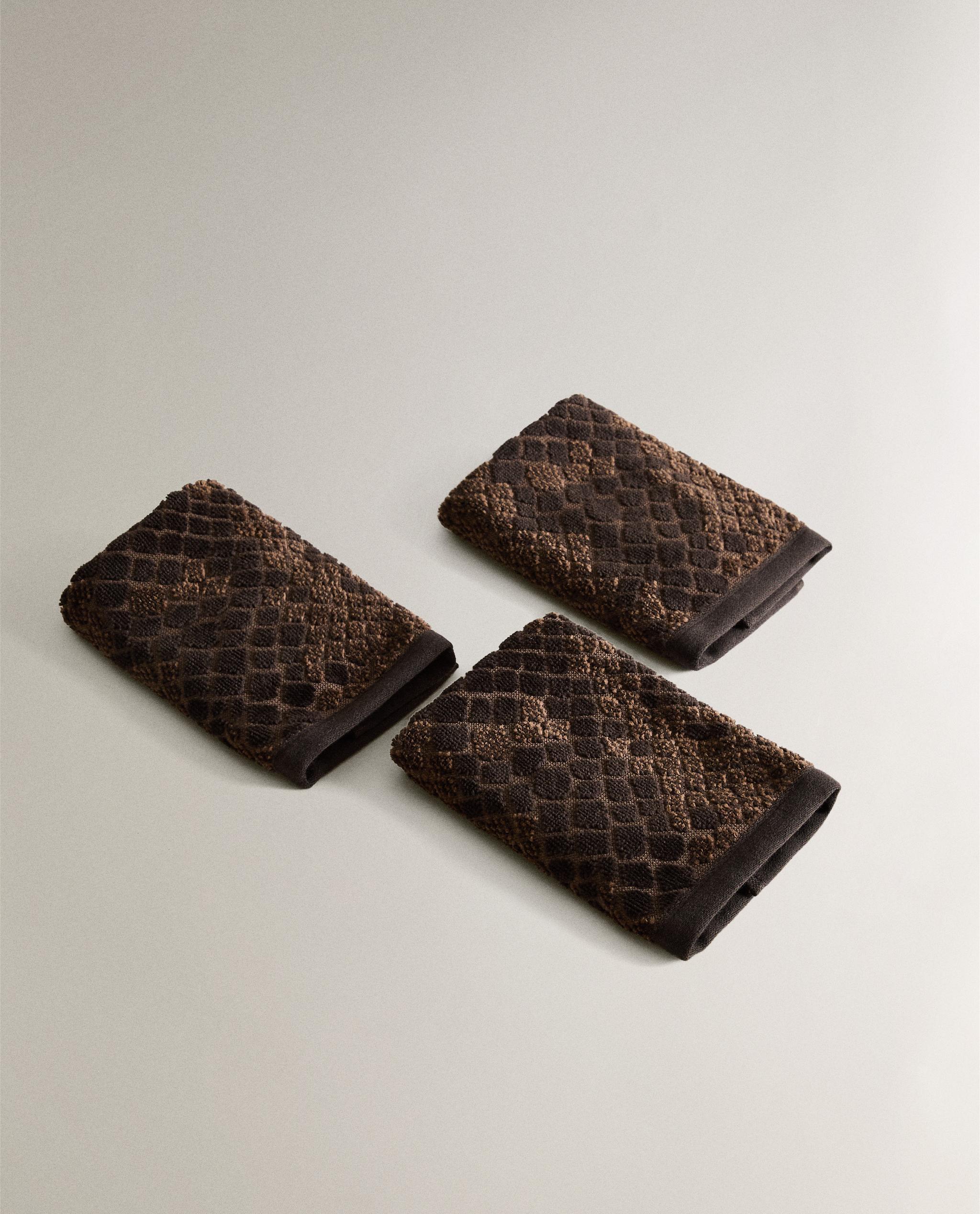 PACK OF ANIMAL PRINT VELOUR HAND TOWELS (PACK OF 3) product thumbnail 7