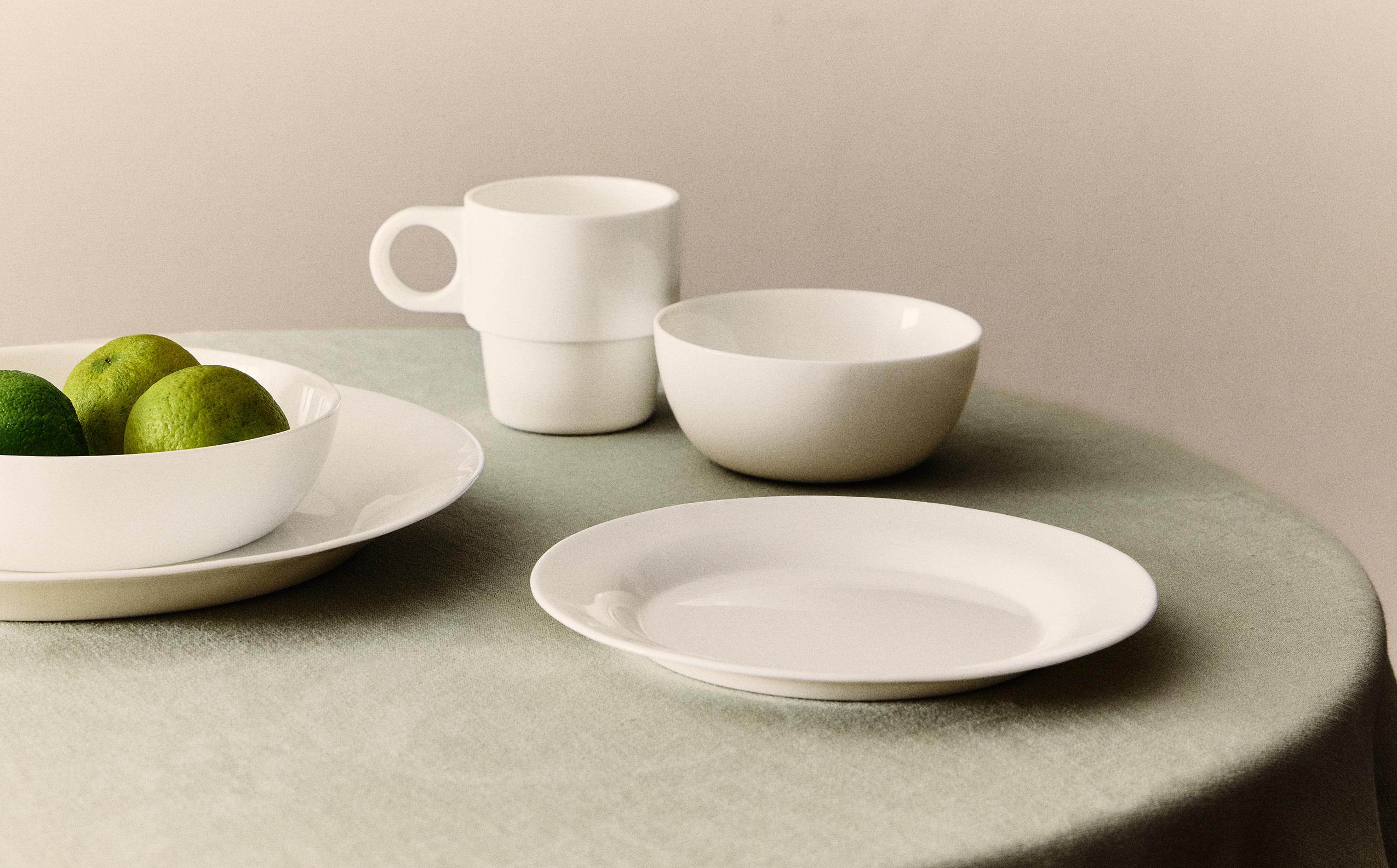 PLAIN LACQUERED GLASS DINNER SET