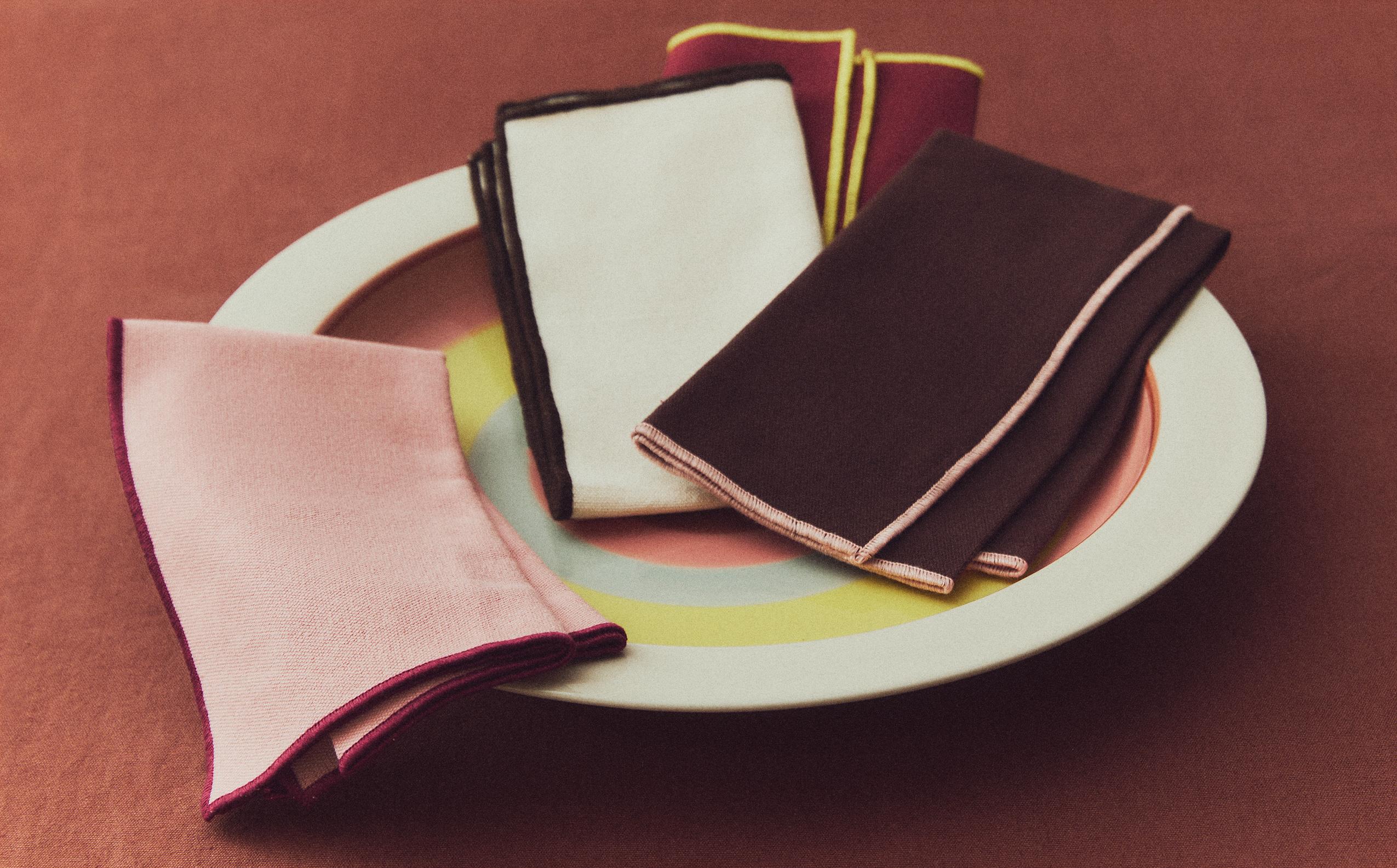 PACK OF COTTON NAPKINS WITH STITCHING (PACK OF 4) X COLLAGERIE