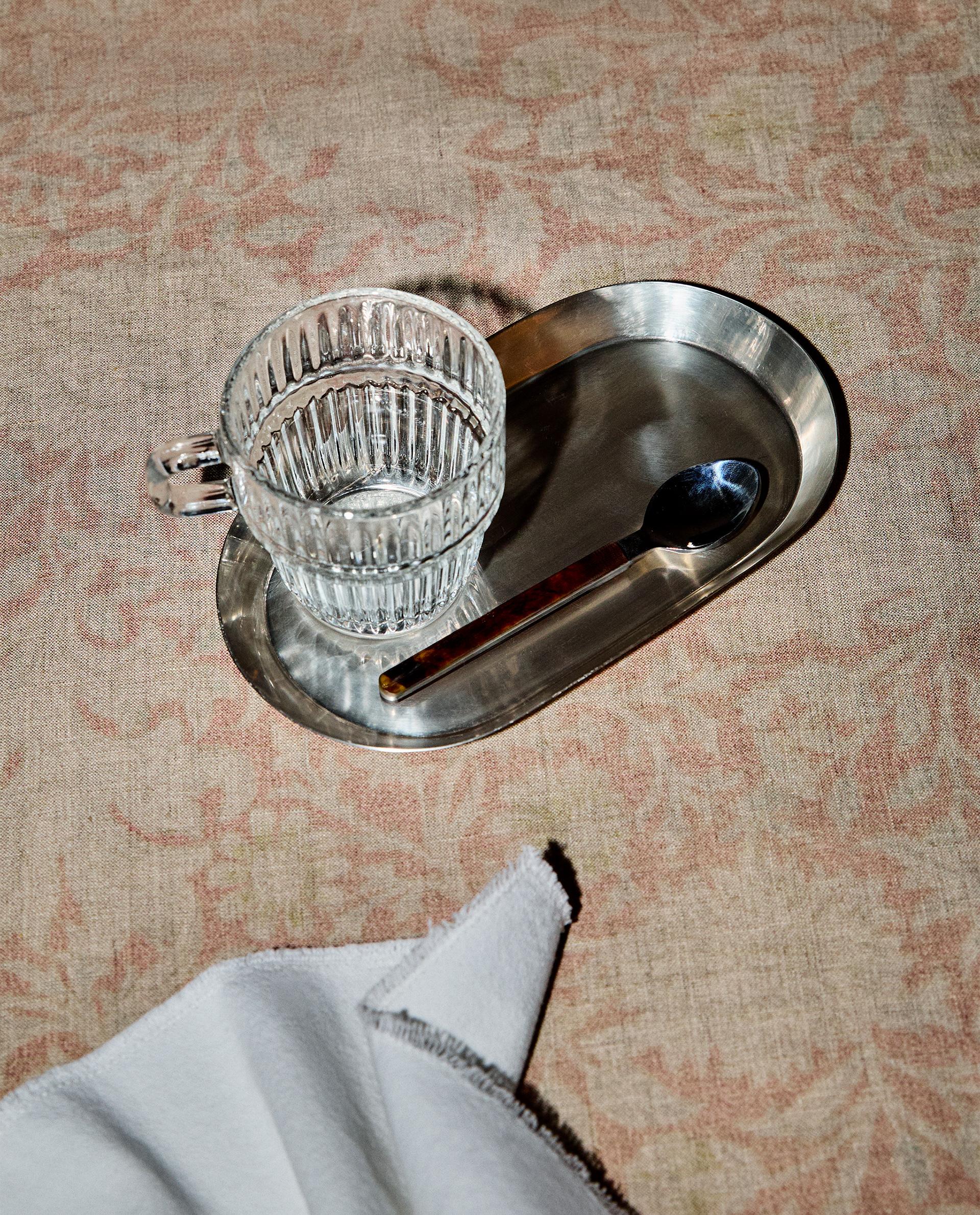 GLASS ESPRESSO CUP WITH RAISED DESIGN