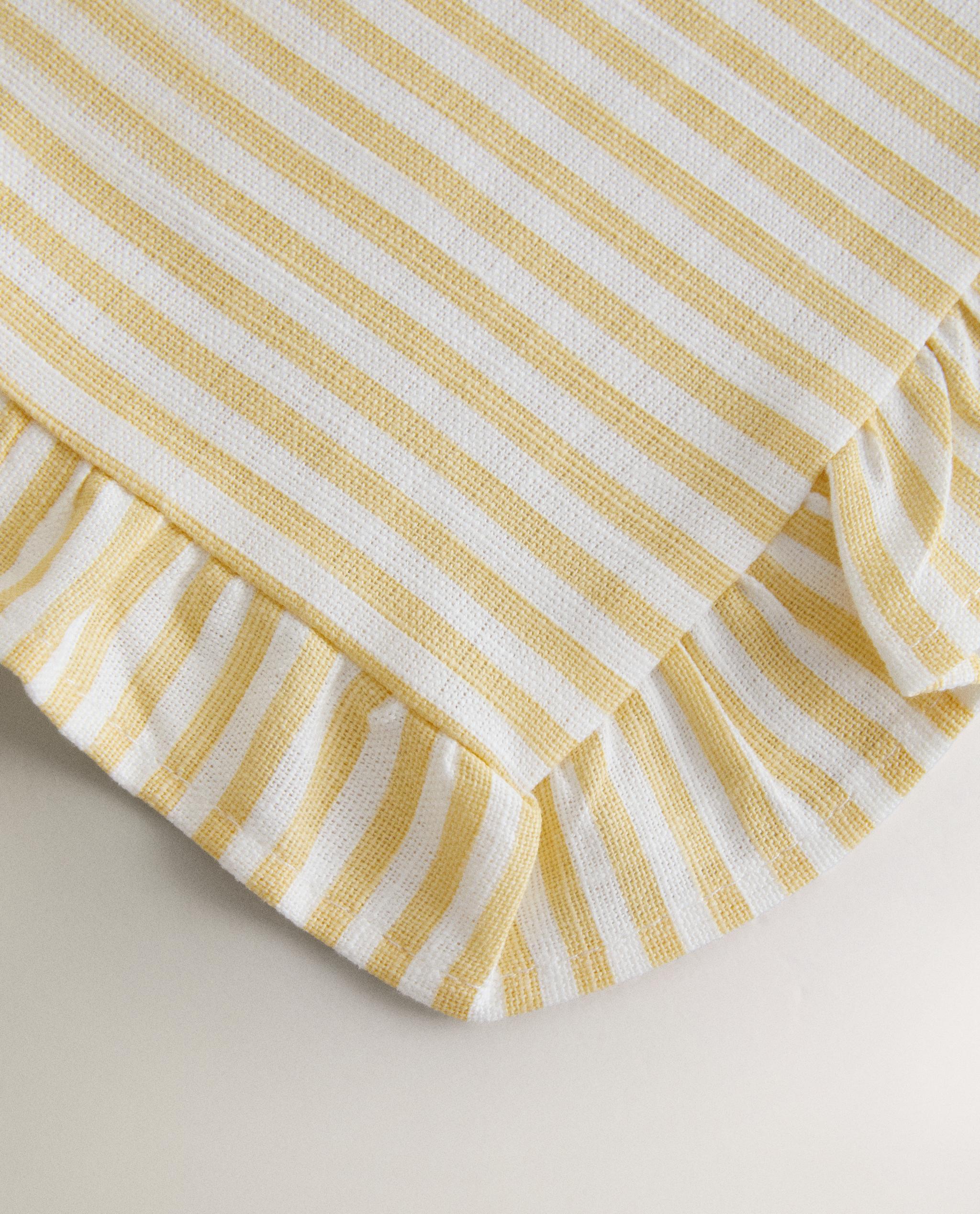 PACK OF RUFFLED COTTON NAPKINS (PACK OF 2) product thumbnail 8