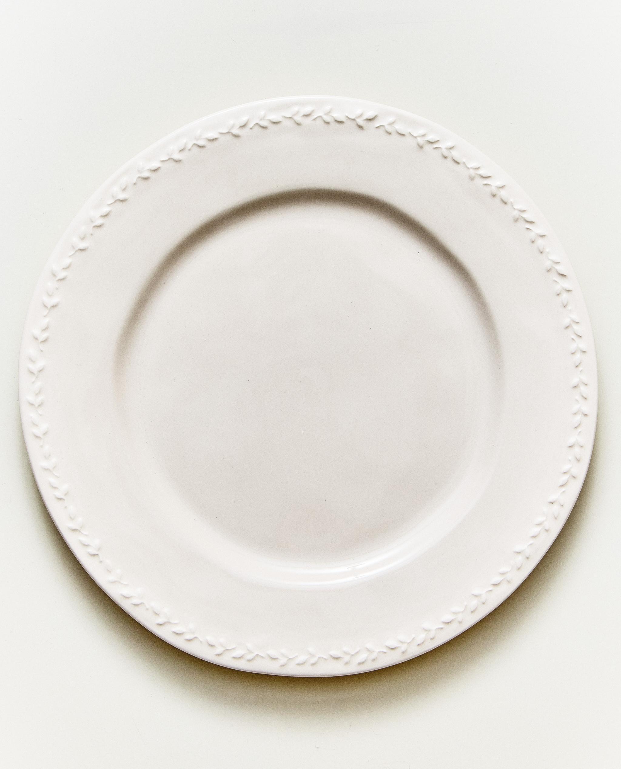 EARTHENWARE DINNER PLATE WITH RAISED-DESIGN EDGE product thumbnail 8