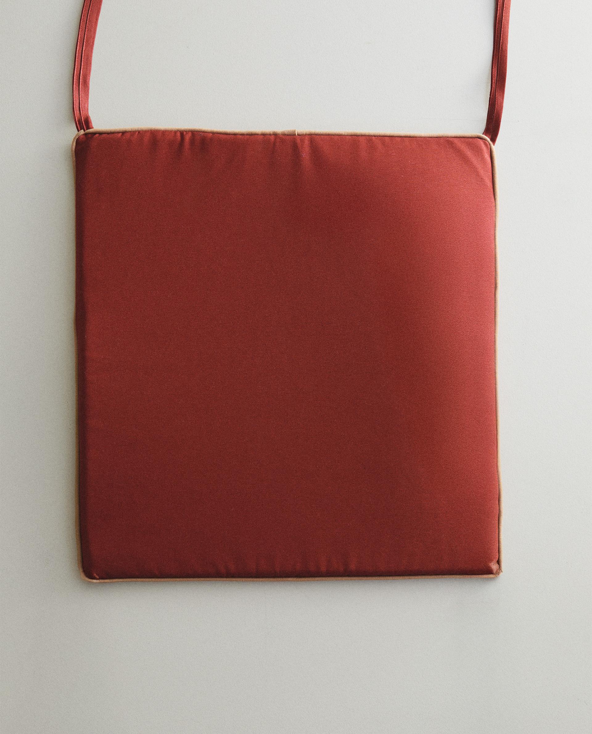 SESSELKISSEN MIT KONTRAST SESSELKISSEN MIT KONTRAST