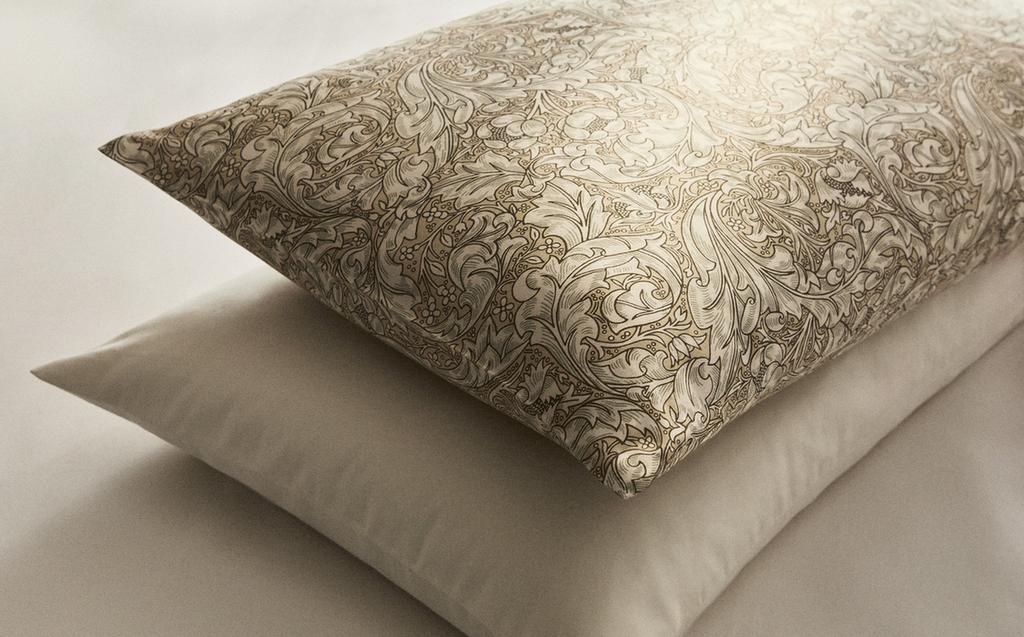 MORRIS & CO. FLORAL COTTON SATEEN PILLOWCASE MORRIS & CO. FLORAL COTTON SATEEN PILLOWCASE