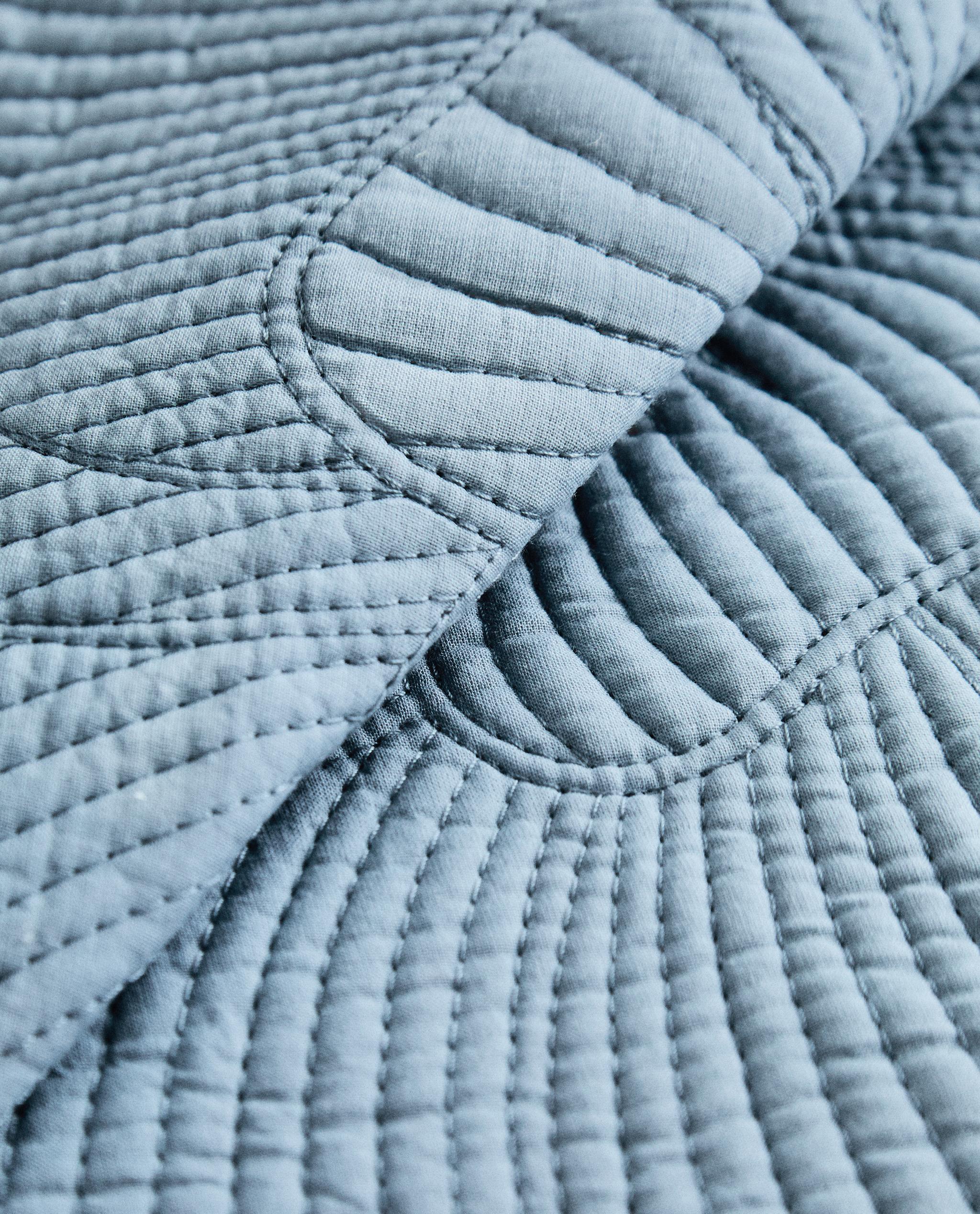 QUILTED FLORAL PLACEMAT product thumbnail 16