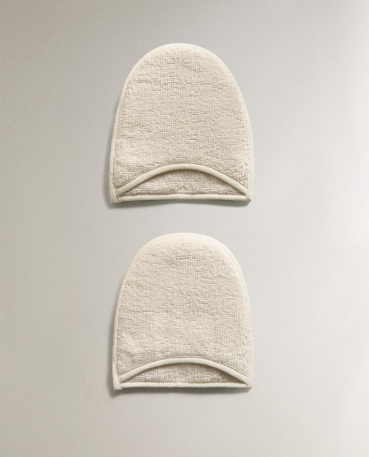 PACK OF MAKEUP REMOVER MITTENS (PACK OF 2)