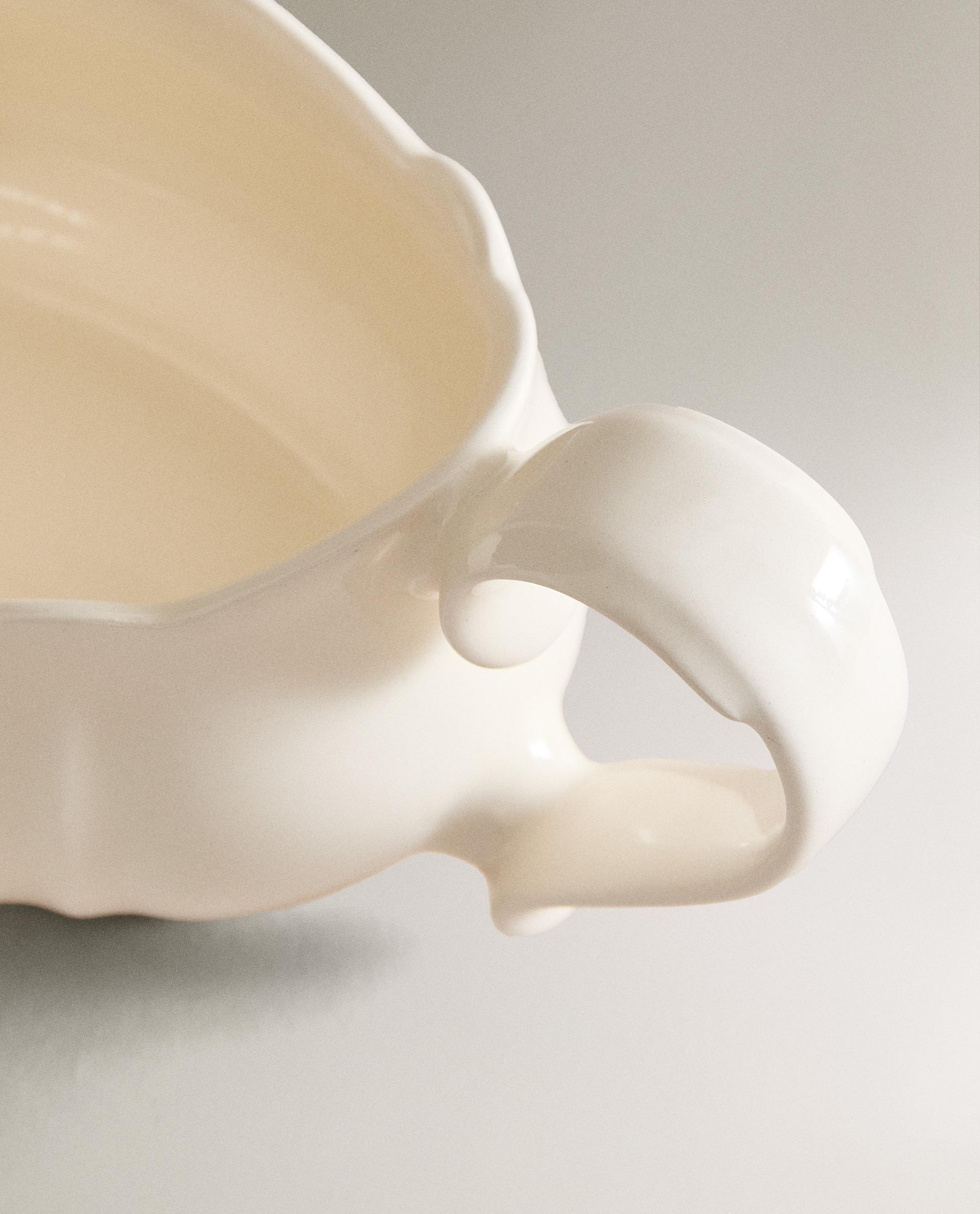 EARTHENWARE GRAVY BOAT WITH RAISED-EDGE DETAIL product thumbnail 2