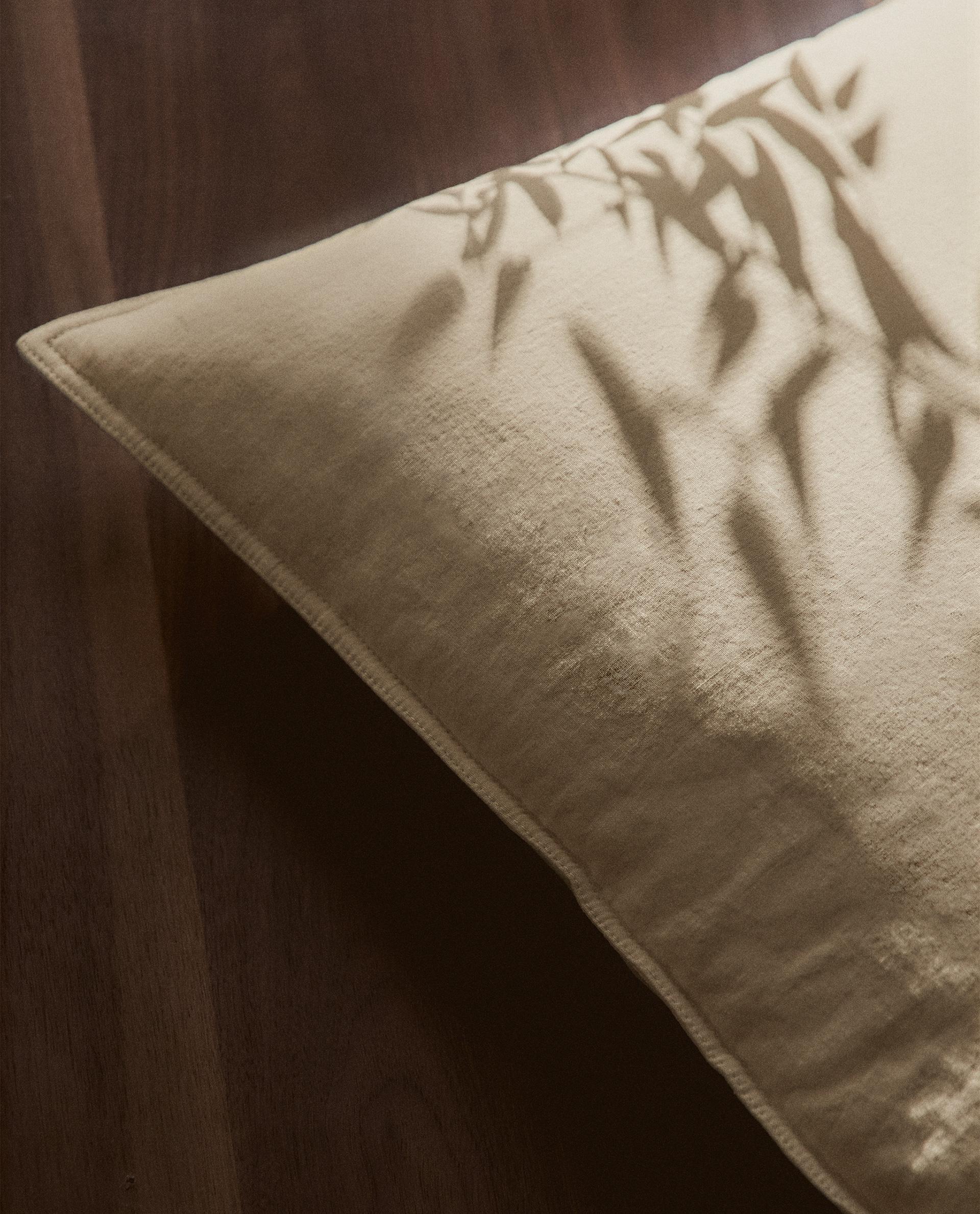 LINEN AND COTTON CUSHION COVER LINEN AND COTTON CUSHION COVER