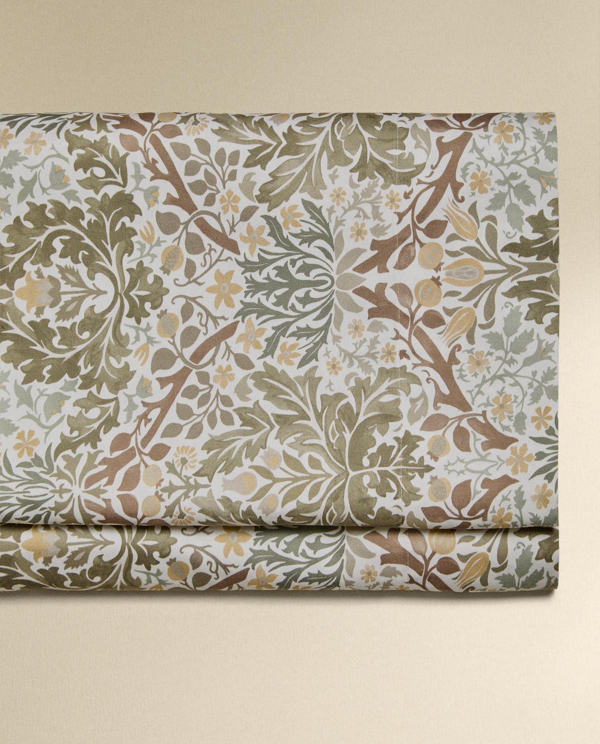 OBERLAKEN BAUMWOLLSATIN MIT BLÄTTERN MORRIS & CO. OBERLAKEN BAUMWOLLSATIN MIT BLÄTTERN MORRIS & CO.