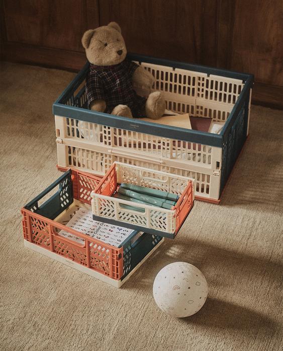 COLOURED FOLDING BOX