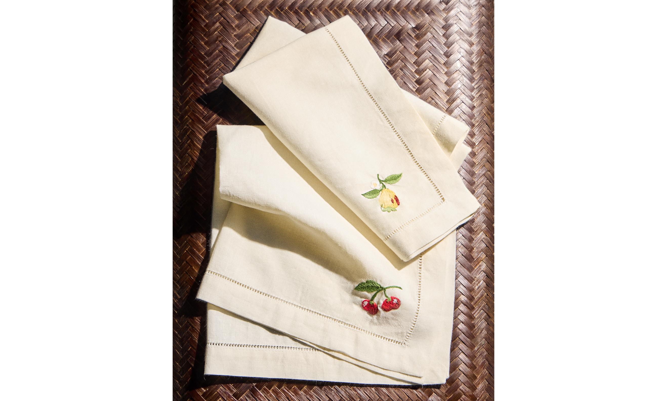 PACK OF EMBROIDERED FRUIT NAPKINS (PACK OF 2) product thumbnail 10