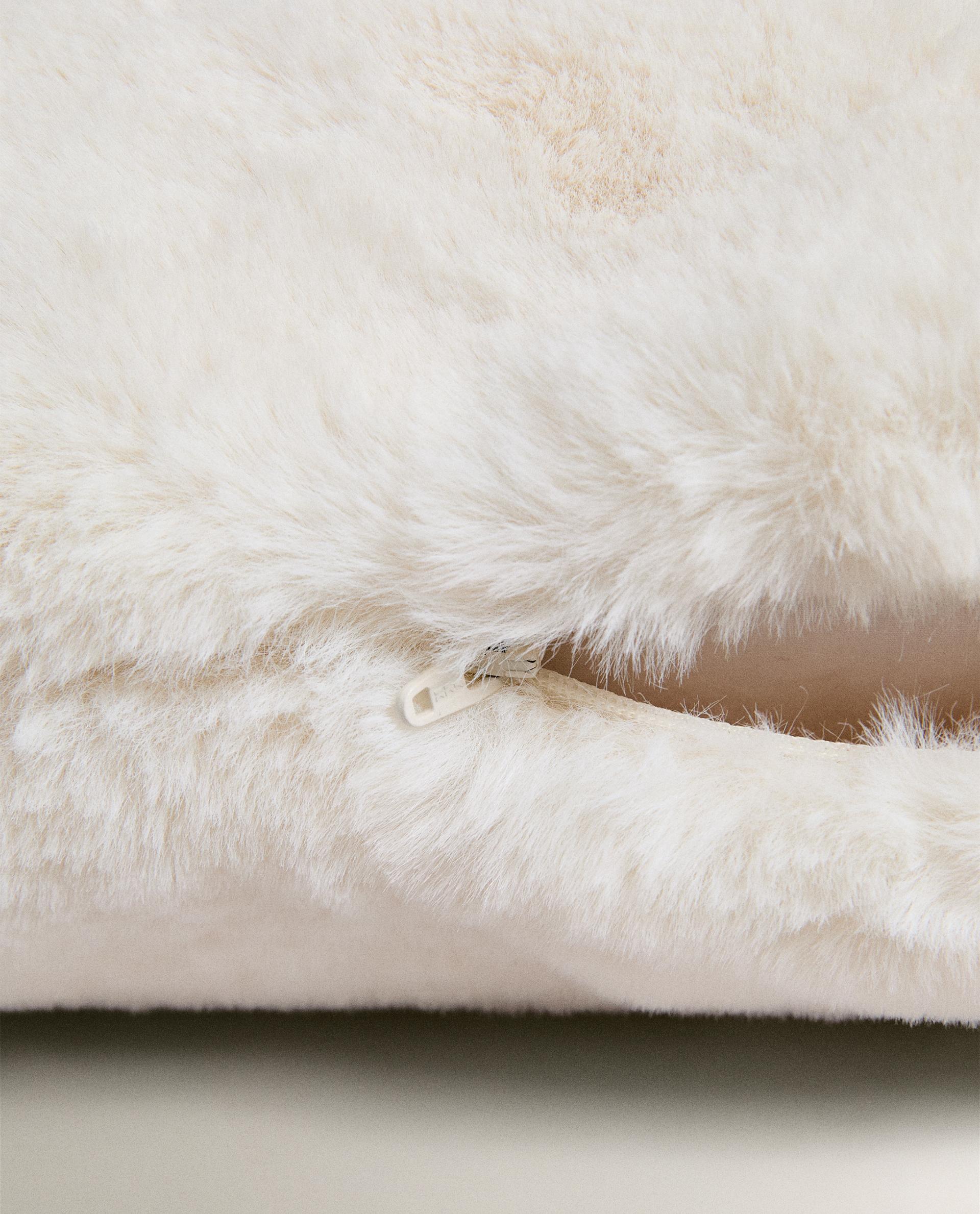 FAUX FUR CUSHION COVER