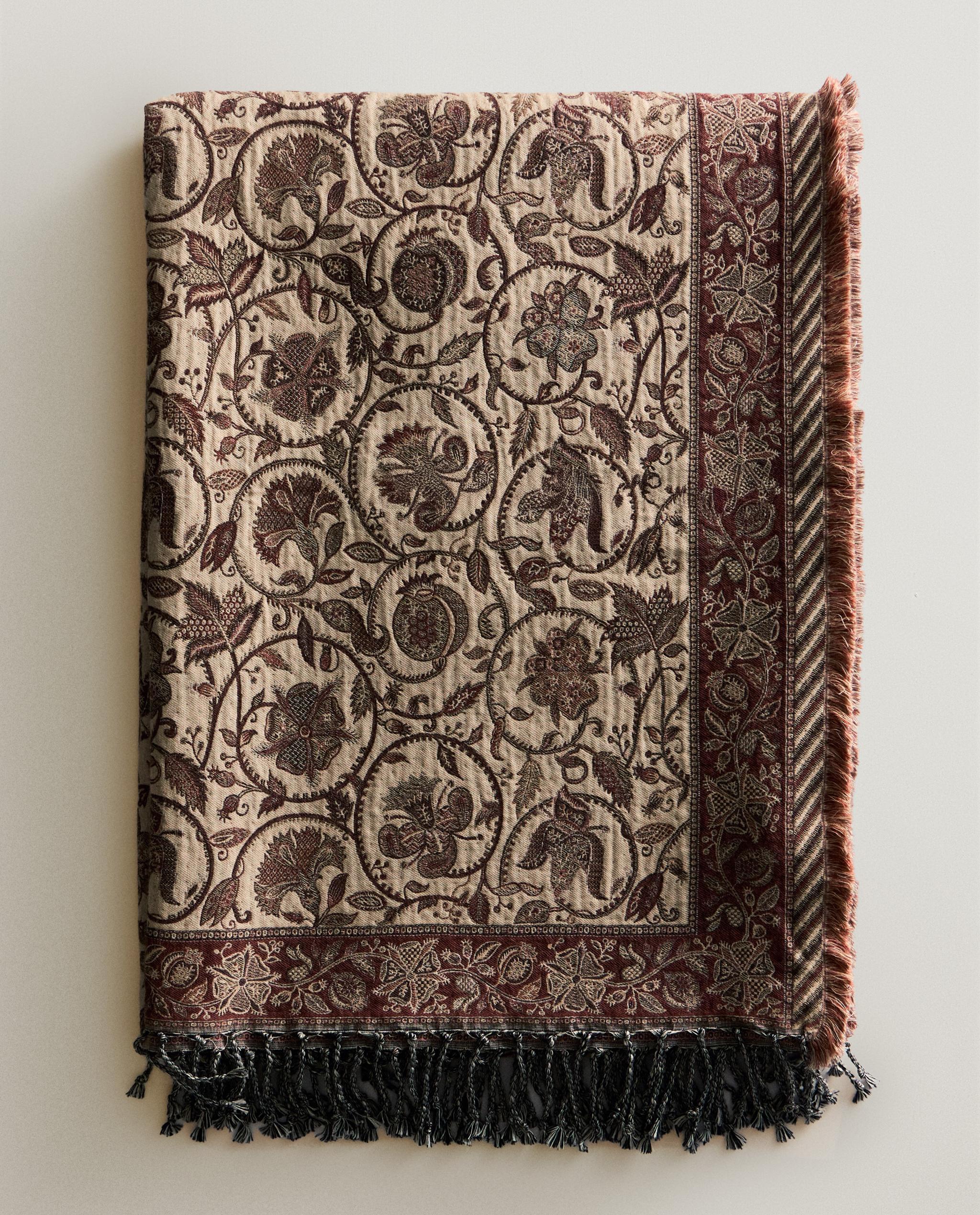 FLORAL JACQUARD THROW product thumbnail 8