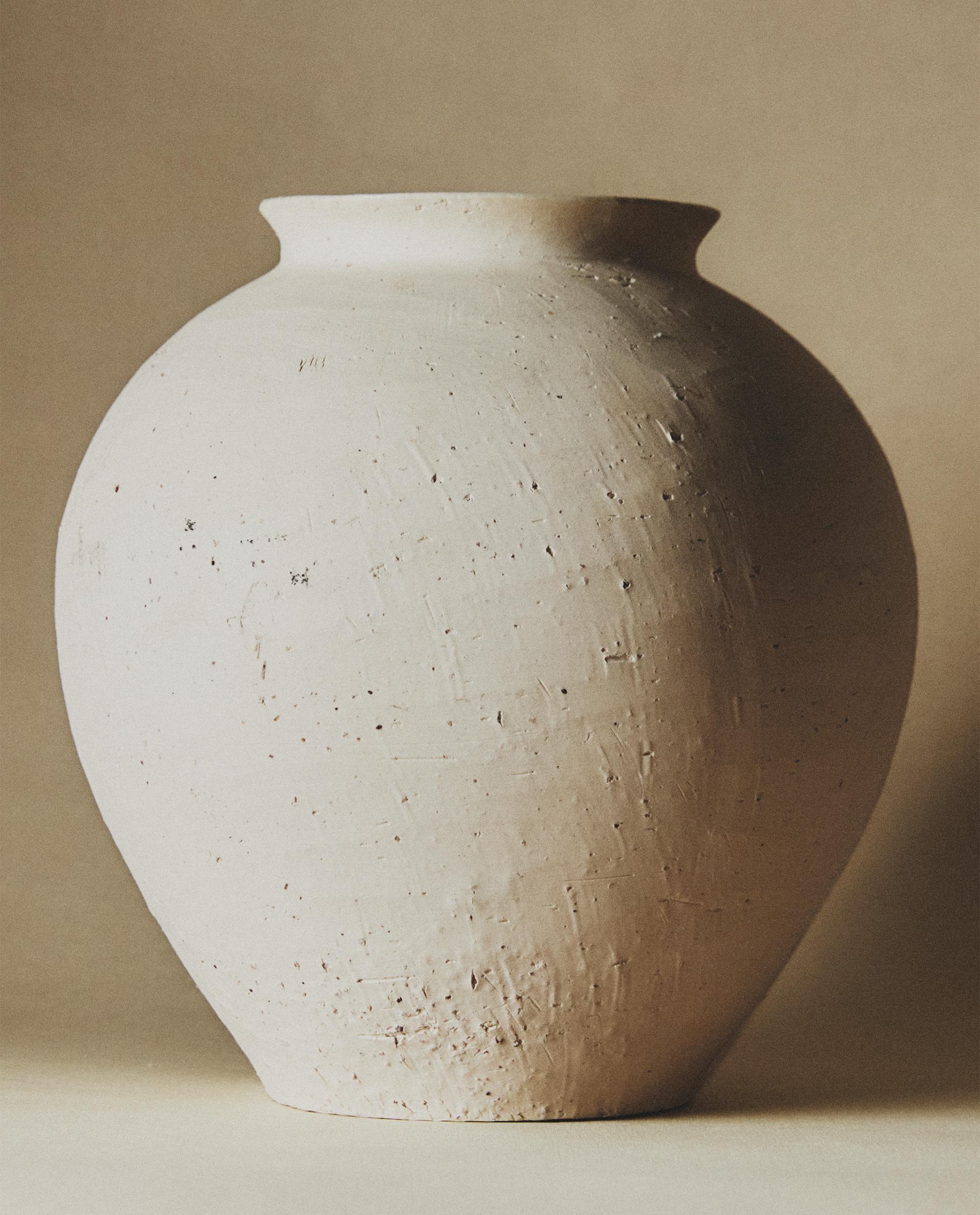 作家作品　テクスチャーのある陶器製球形花瓶 C0019022.jpg