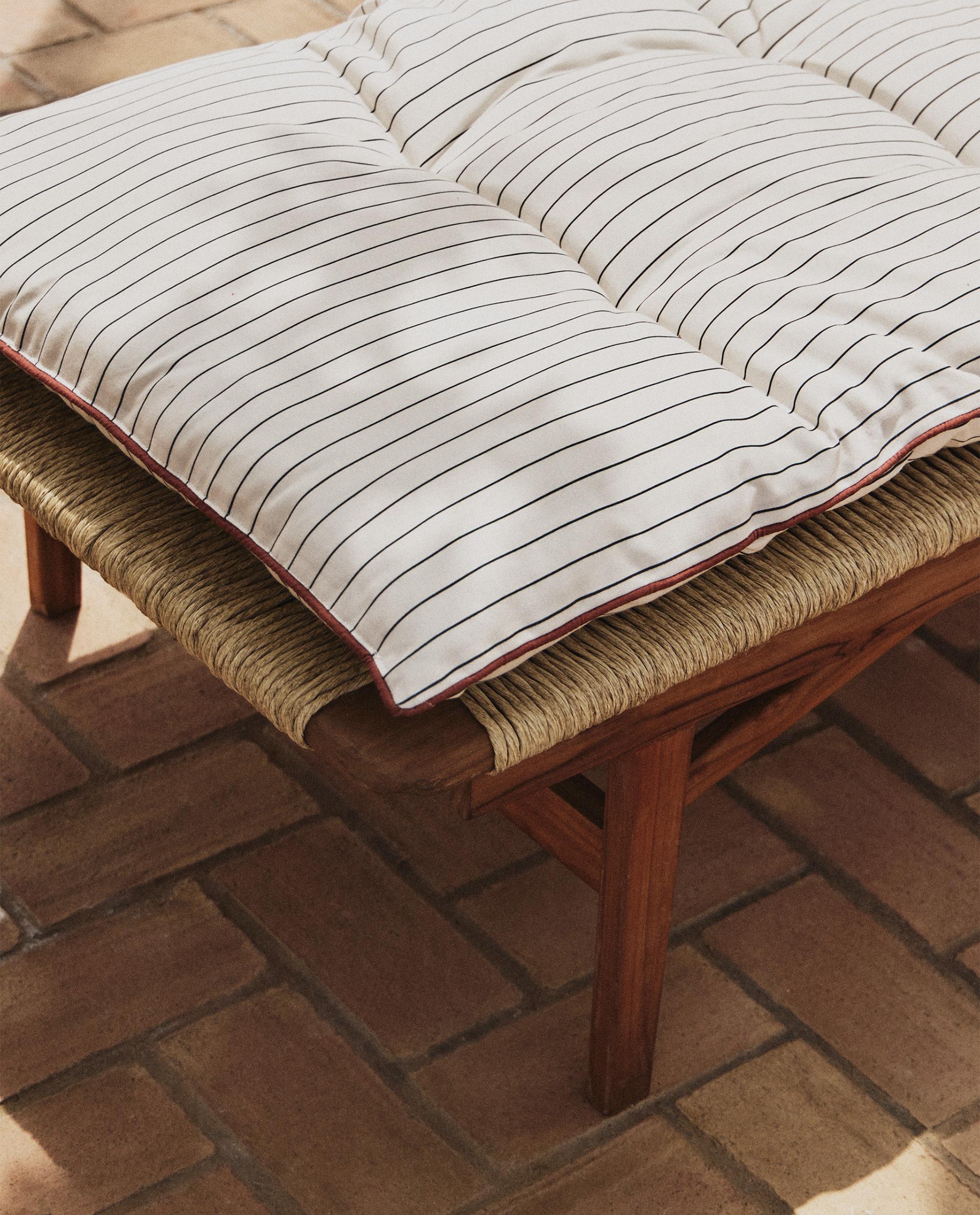OUTDOOR STRIPED LOUNGER TOPPER