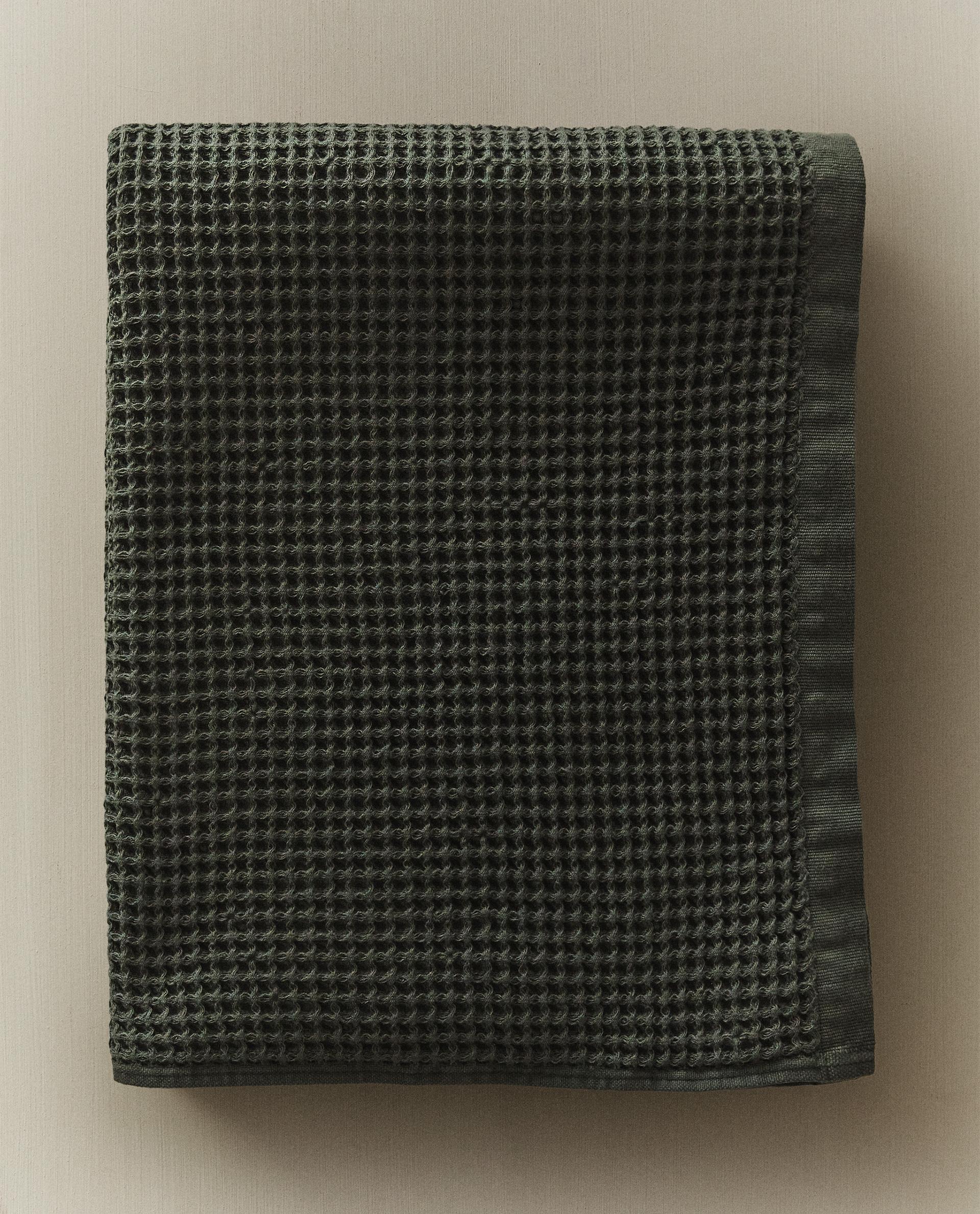 WAFFLE-KNIT COTTON BATH TOWEL