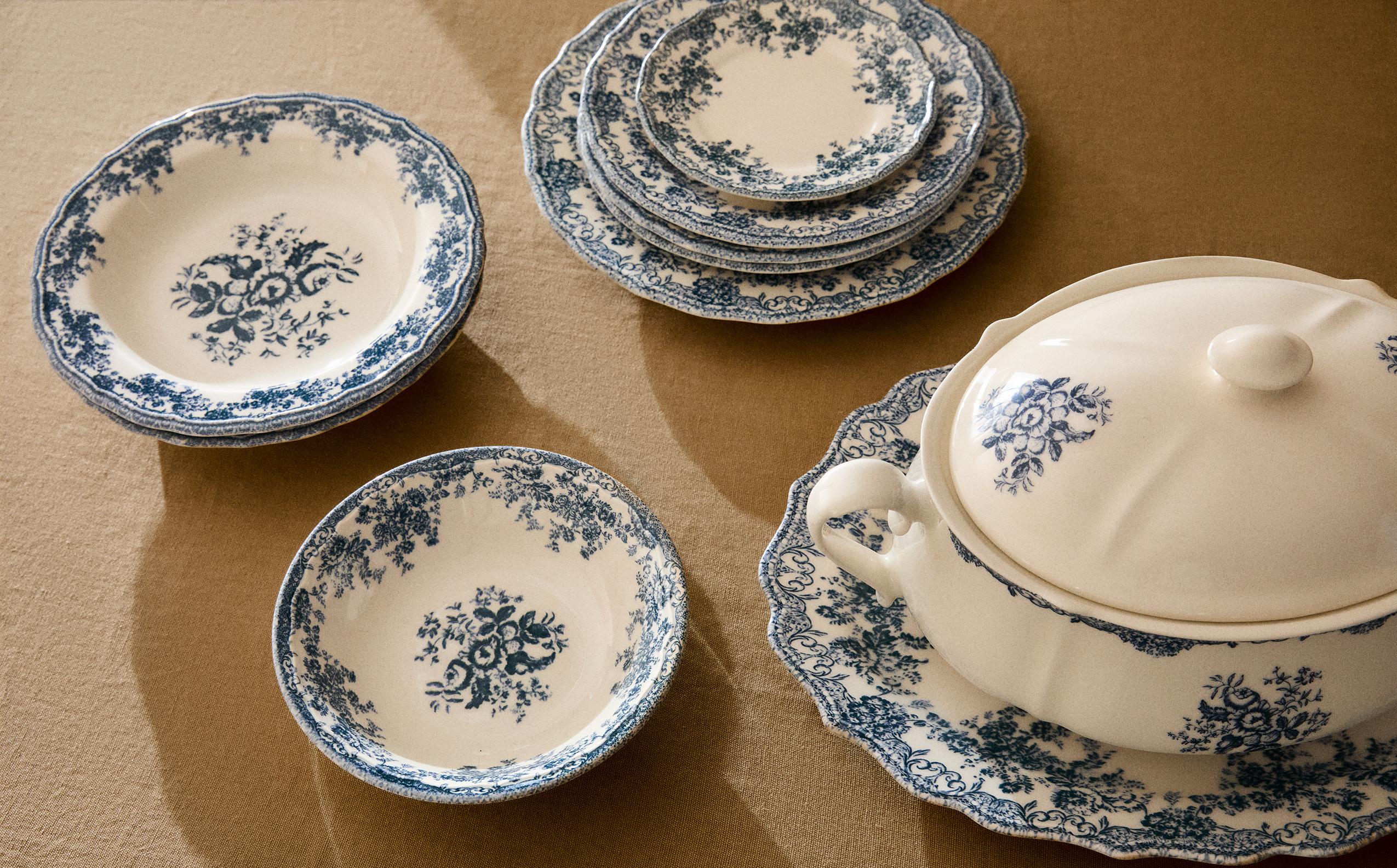 BLUE FLORAL EARTHENWARE DINNER SET