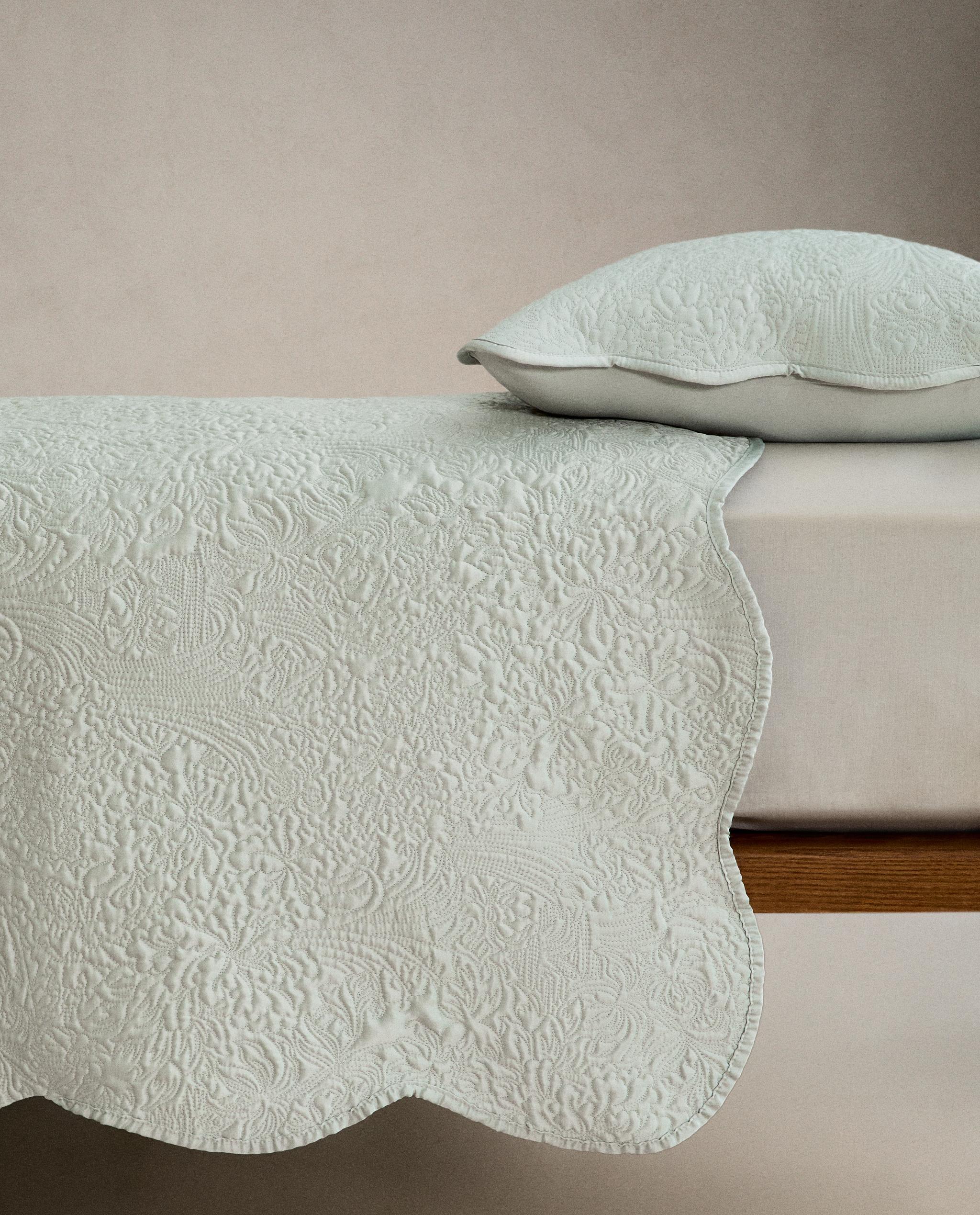 SCALLOPED FLORAL QUILTED BEDSPREAD product thumbnail 16