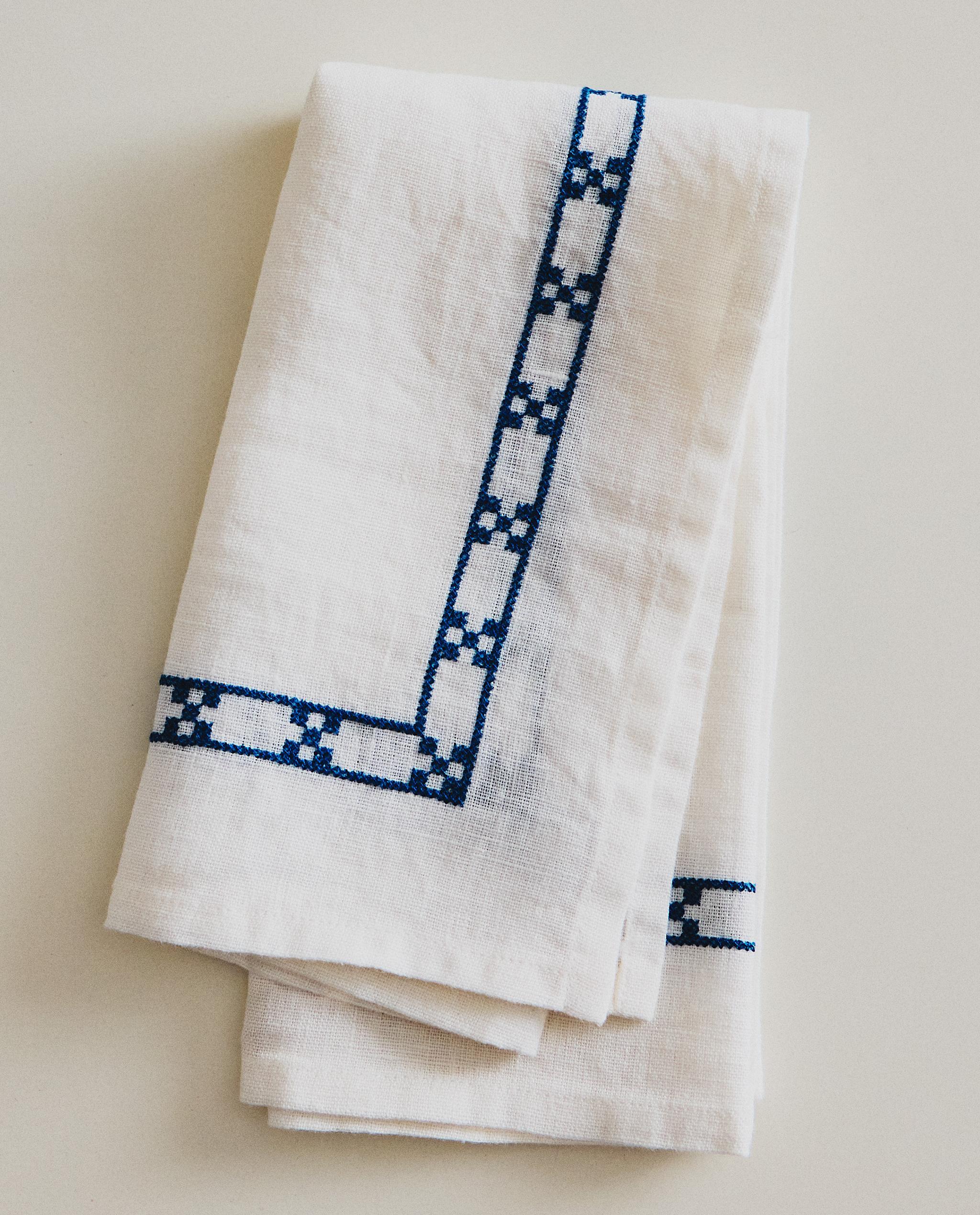 PACK OF GEOMETRIC EMBROIDERY NAPKINS (PACK OF 2) product thumbnail 9