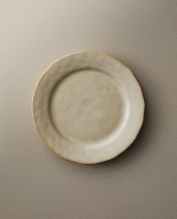 STONEWARE DESSERT PLATE WITH IRREGULAR EDGE STONEWARE DESSERT PLATE WITH IRREGULAR EDGE