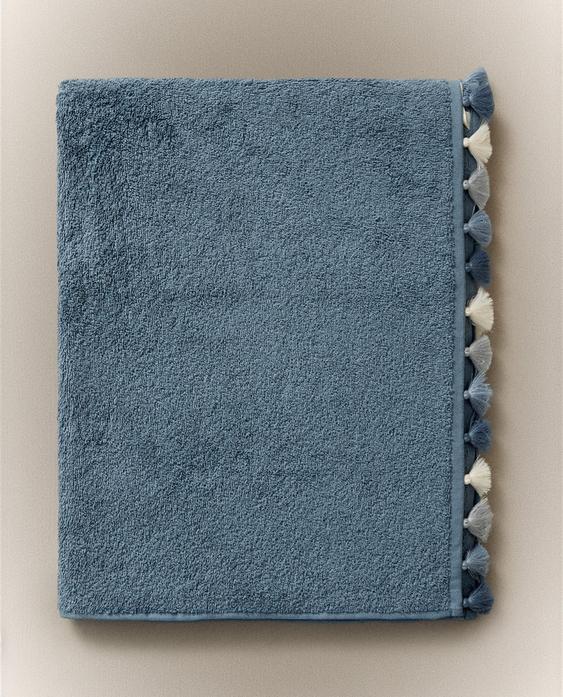 BATH TOWEL WITH TASSELS