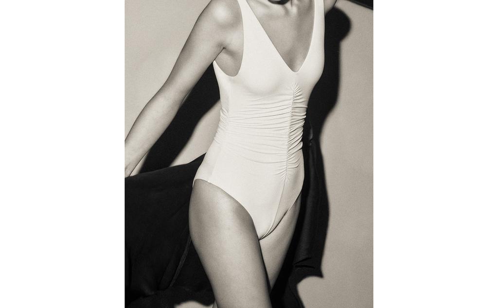 ENODELNE KOPALKE Z NABORKI ZA NA PLAŽO