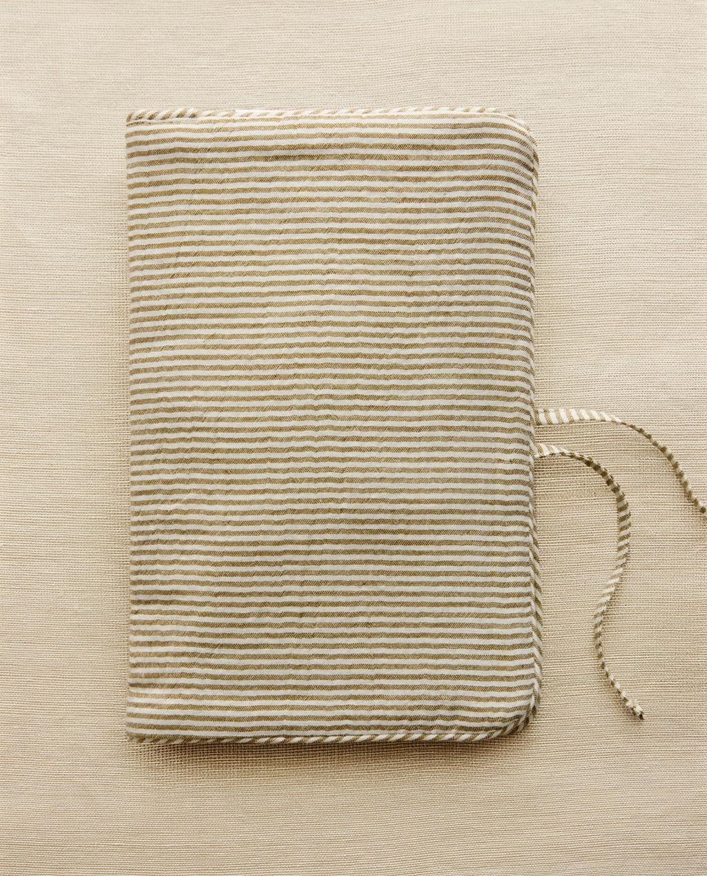 STRIPED MUSLIN WIPE HOLDER