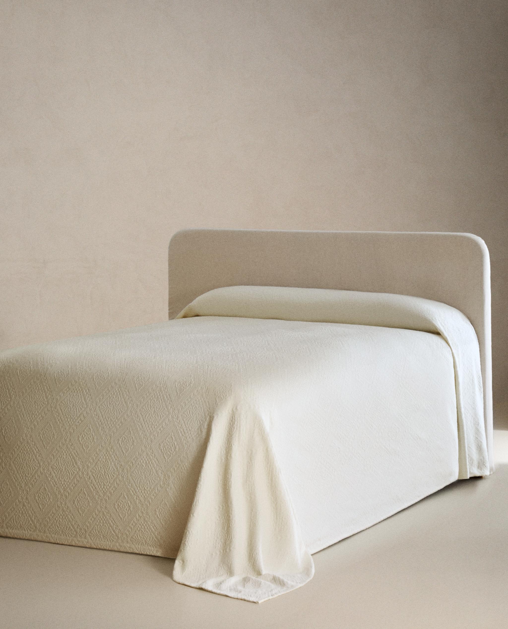 COTTON BEDSPREAD WITH GEOMETRIC DESIGN product thumbnail 8