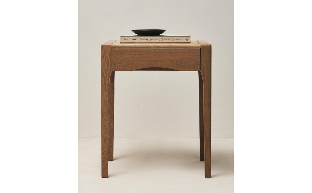 OAK BEDSIDE TABLE WITH DRAWER