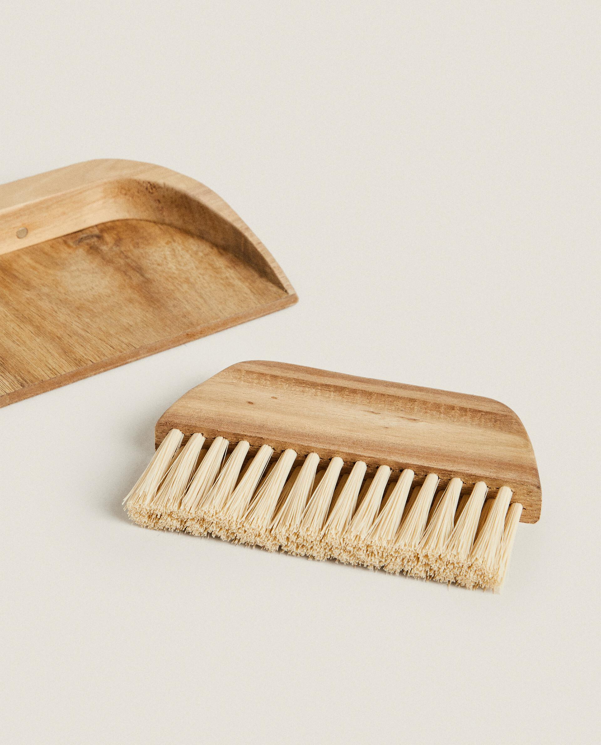 WOODEN DUSTPAN AND BRUSH product thumbnail 2