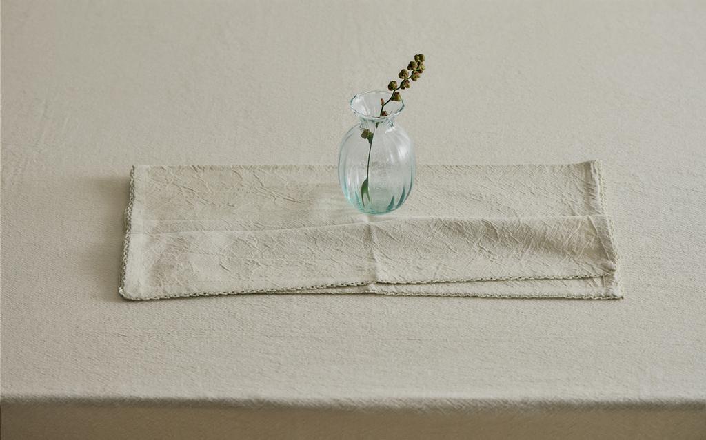 Yarn-dyed tablecloth with picot detail