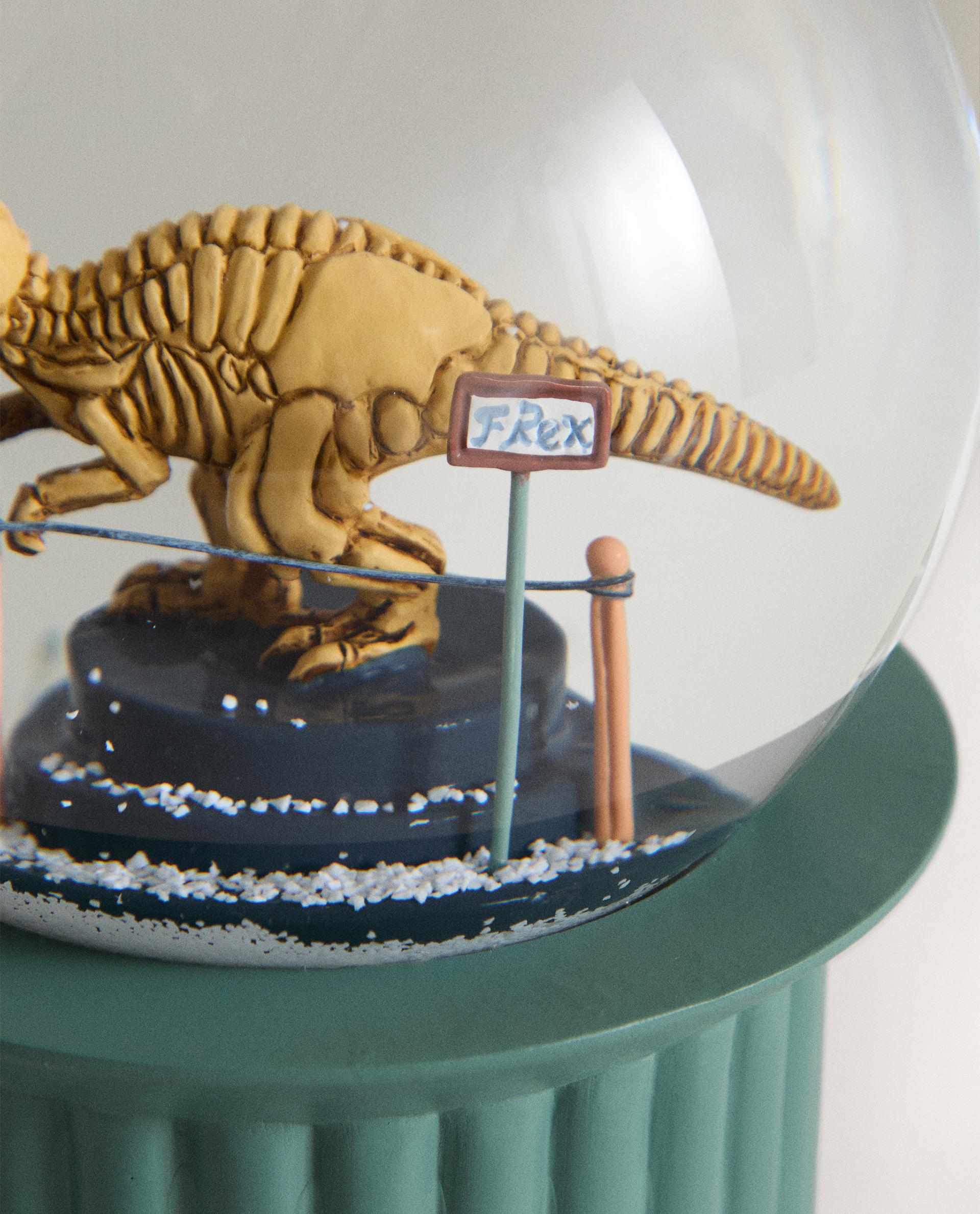 CHILDREN’S DINOSAUR SNOW GLOBE