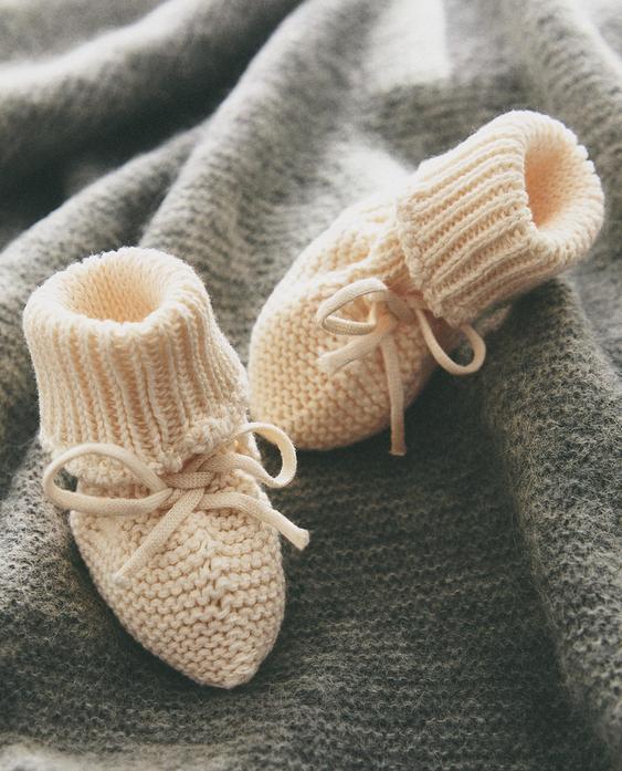 KNIT BABY BOOTIES