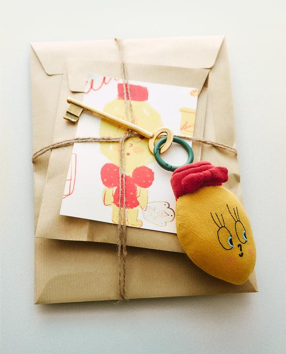 LIMONCELLA X THE ANIMALS OBSERVATORY KEYCHAIN LIMONCELLA X THE ANIMALS OBSERVATORY KEYCHAIN