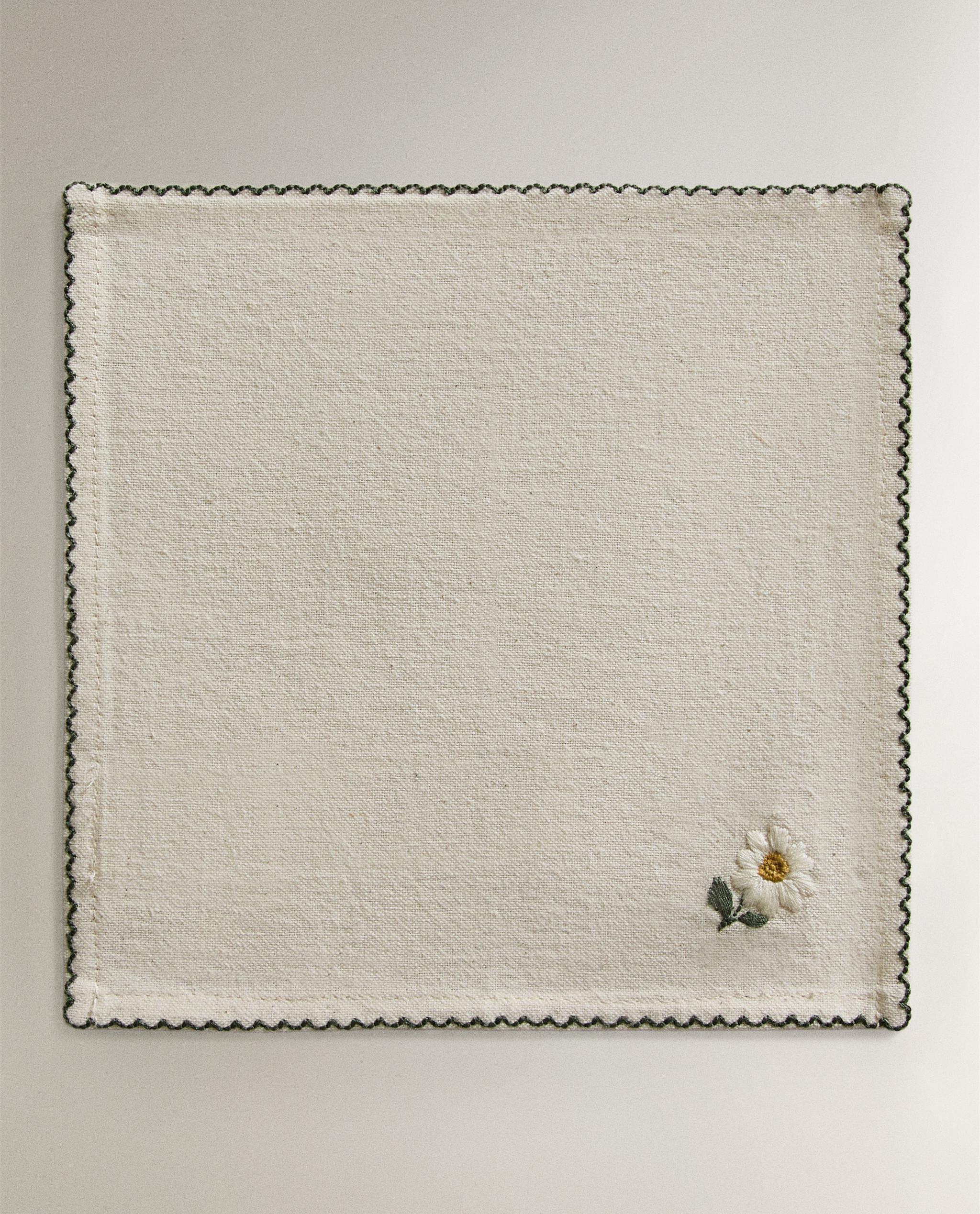 PACK OF EMBROIDERED FLORAL NAPKINS (PACK OF 4) product thumbnail 4