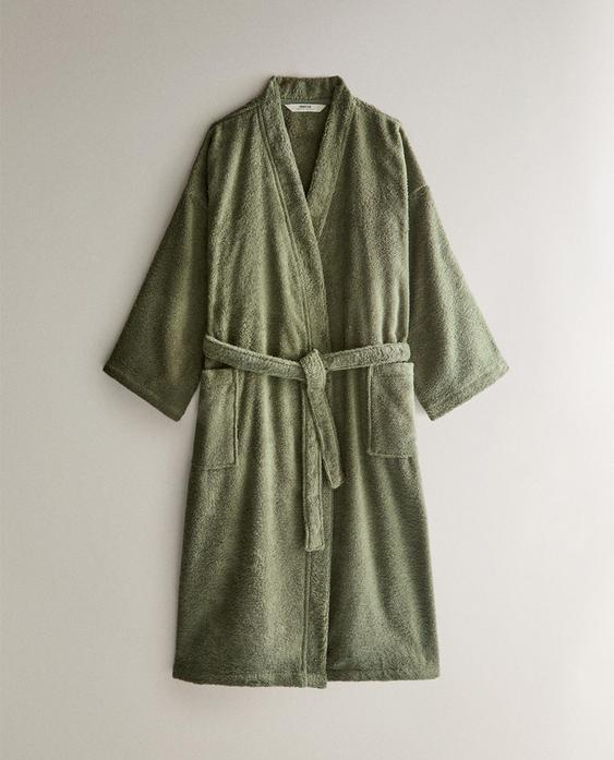 HIGH QUALITY COTTON BATHROBE (420 GXM²) HIGH QUALITY COTTON BATHROBE (420 GXM²)
