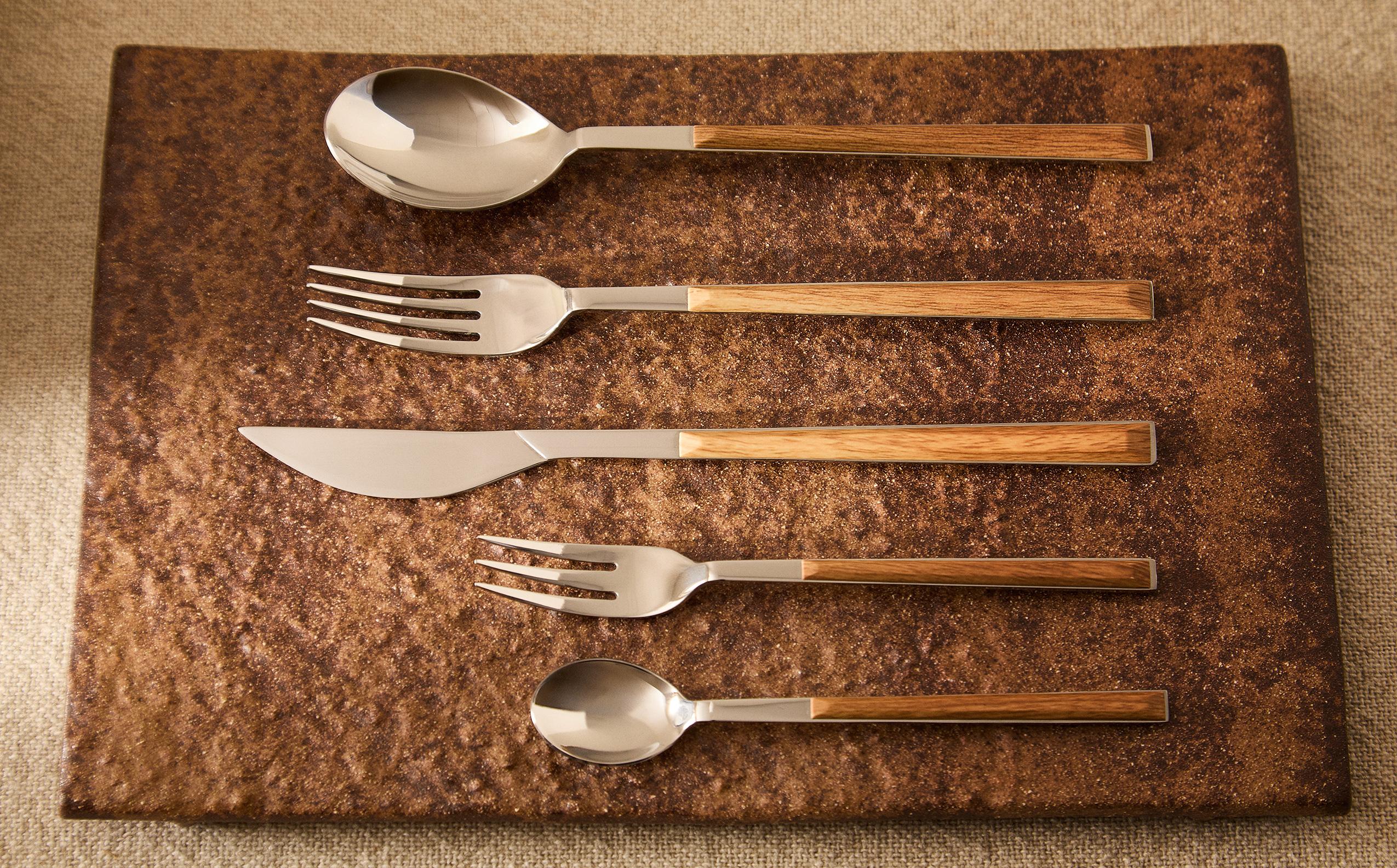 WOOD-EFFECT CUTLERY