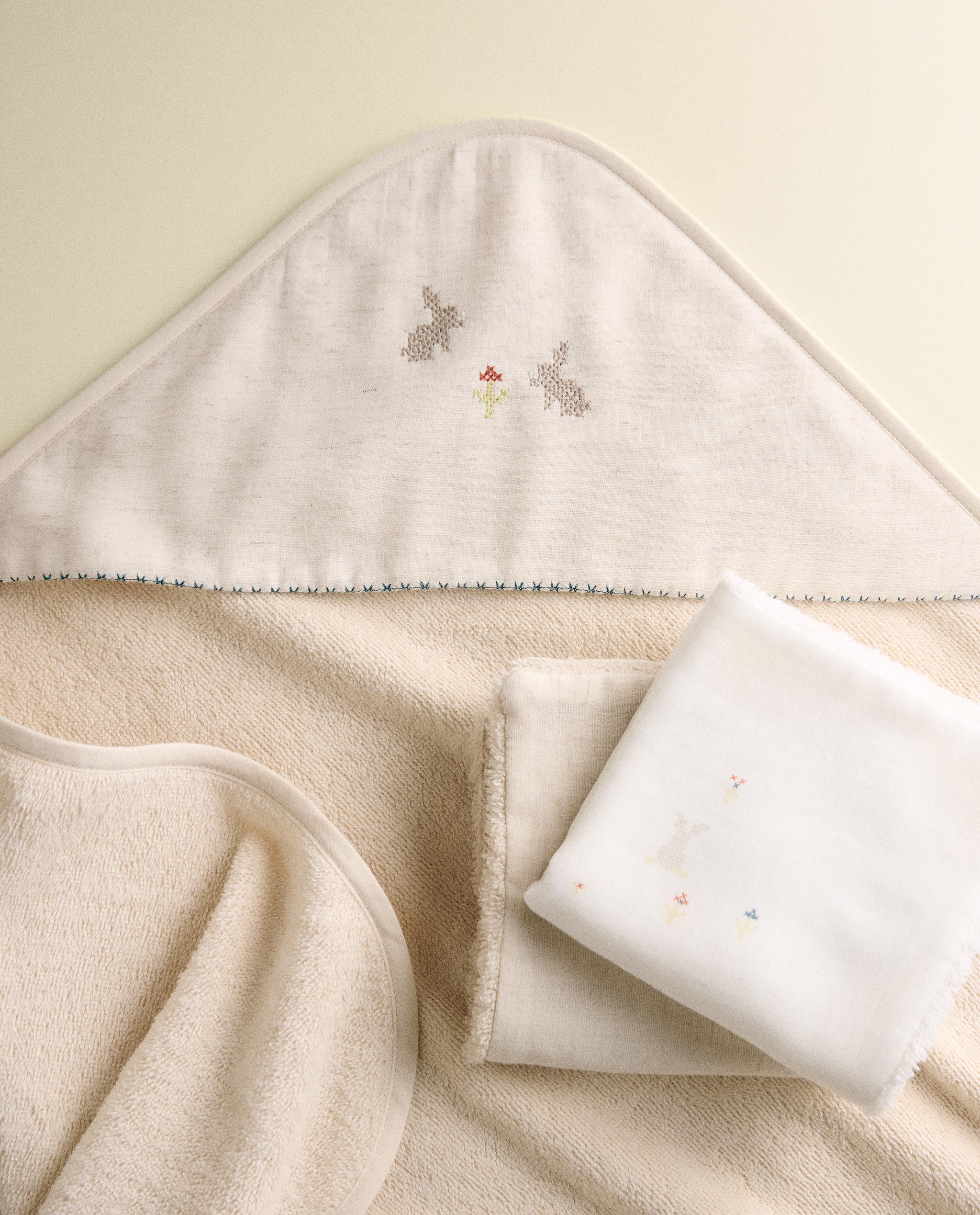 EMBROIDERED HOODED BABY TOWEL product thumbnail 9