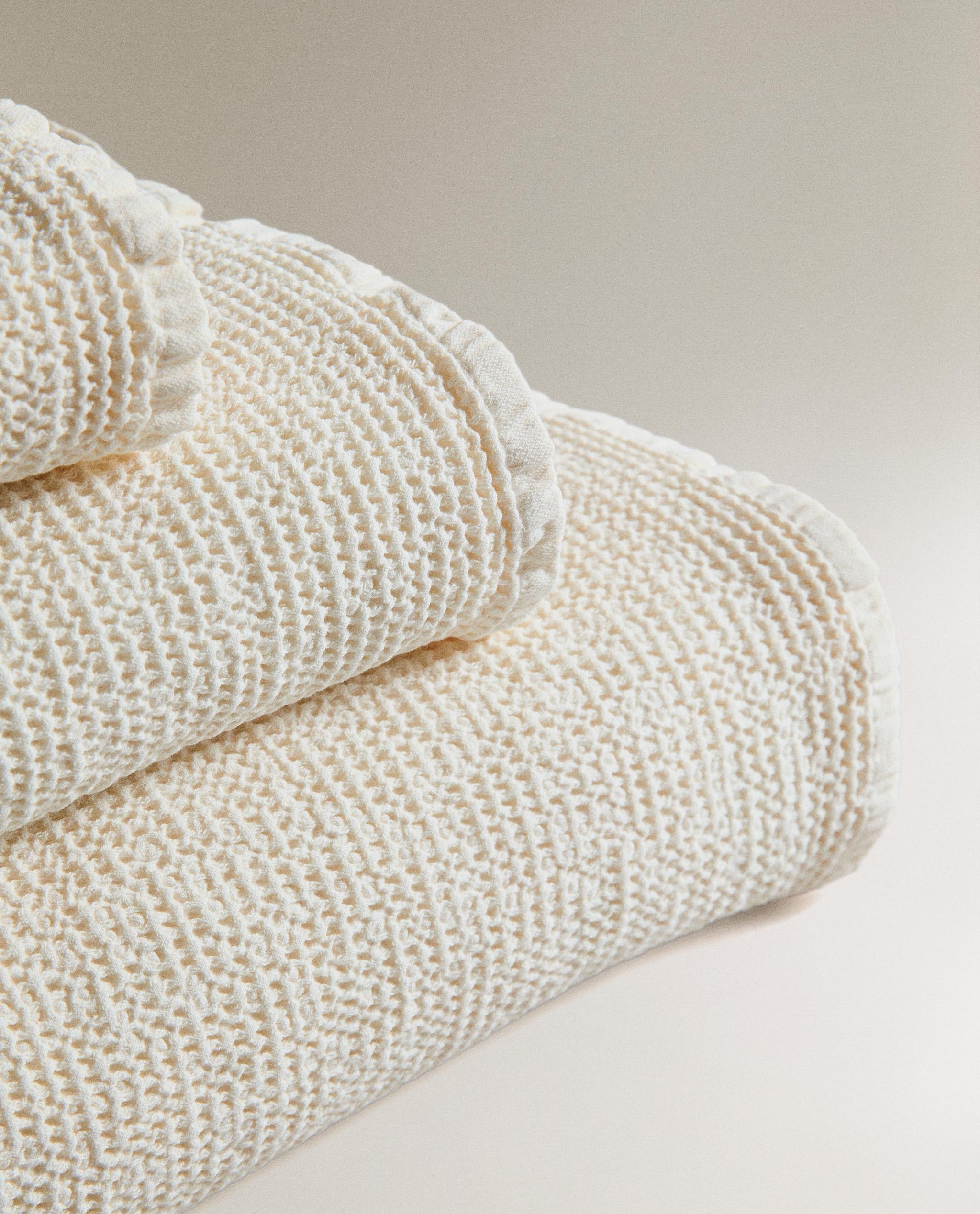 TEXTURED WAFFLE-KNIT BATH TOWEL product thumbnail 12
