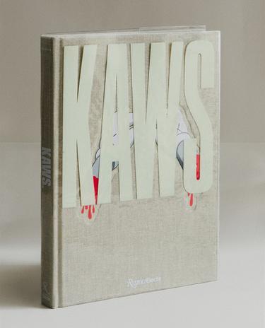 КНИГА „KAWS“ (АНГЛИЙСКИ ЕЗИК)