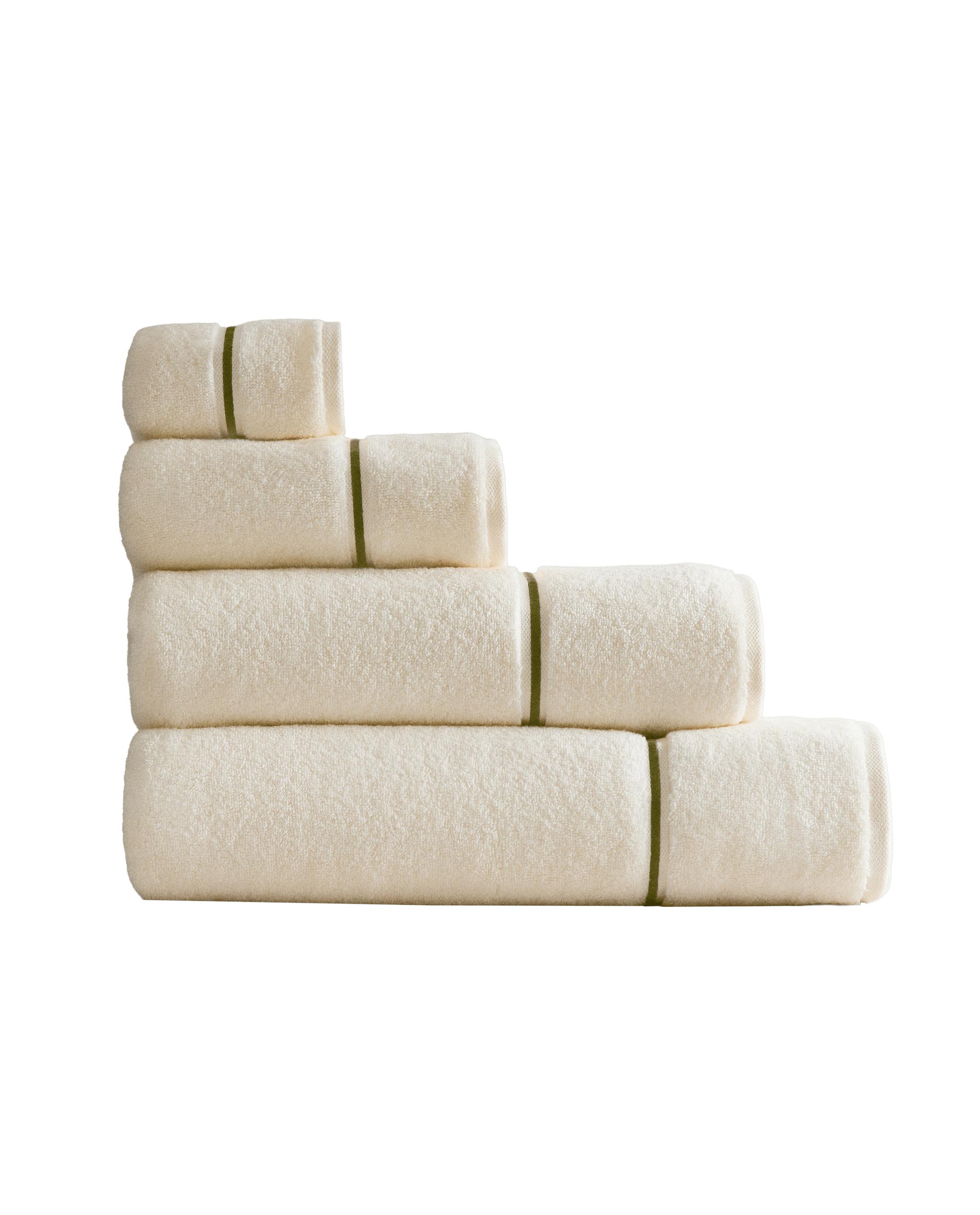 EMBROIDERED TRIM BATH TOWEL product thumbnail 2