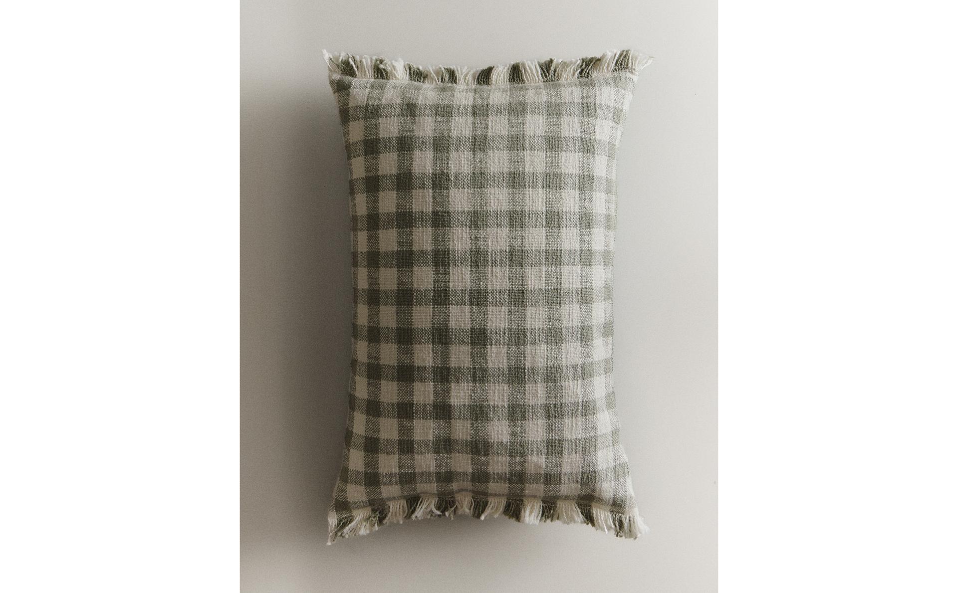 FRINGED CUSHION COVER FRINGED CUSHION COVER