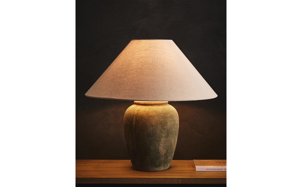 LAMP WITH CERAMIC BASE