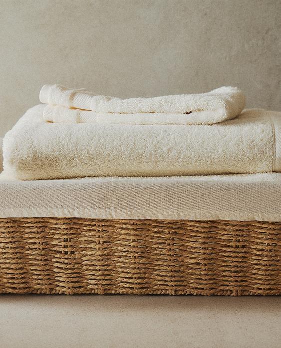 IRONING BASKET WITH COTTON LINING IRONING BASKET WITH COTTON LINING