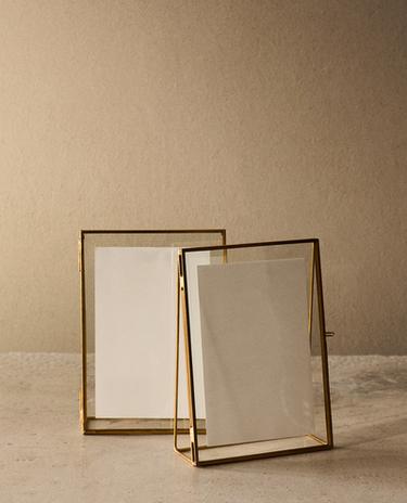 TRIANGULAR STRUCTURE PHOTO FRAME