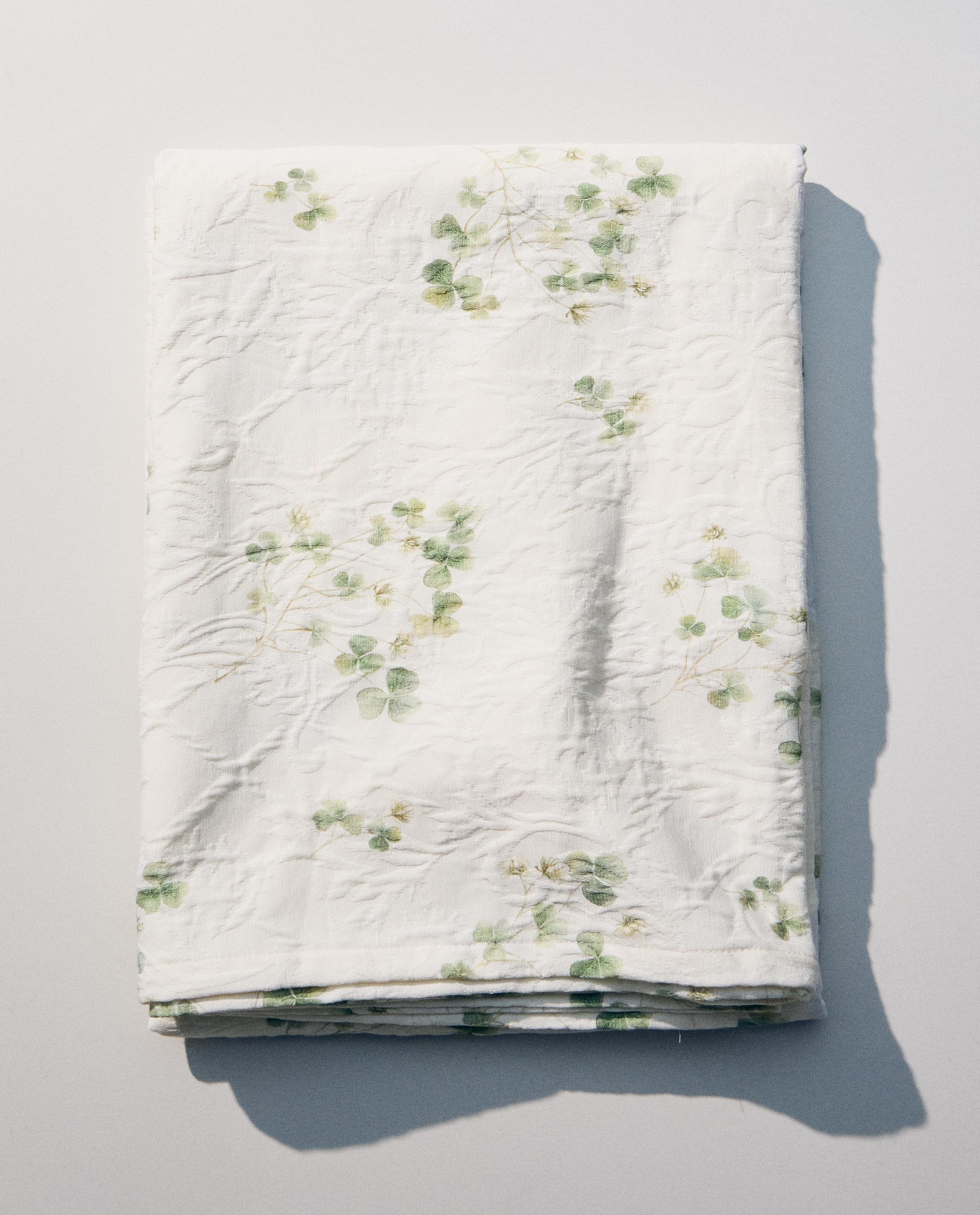CLOVER PRINT JACQUARD TABLECLOTH product thumbnail 10
