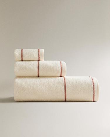 BATH TOWEL WITH CONTRAST PIPING
