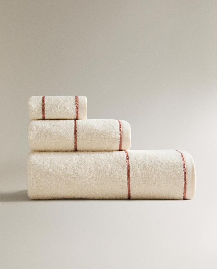 BATH TOWEL WITH CONTRAST PIPING BATH TOWEL WITH CONTRAST PIPING